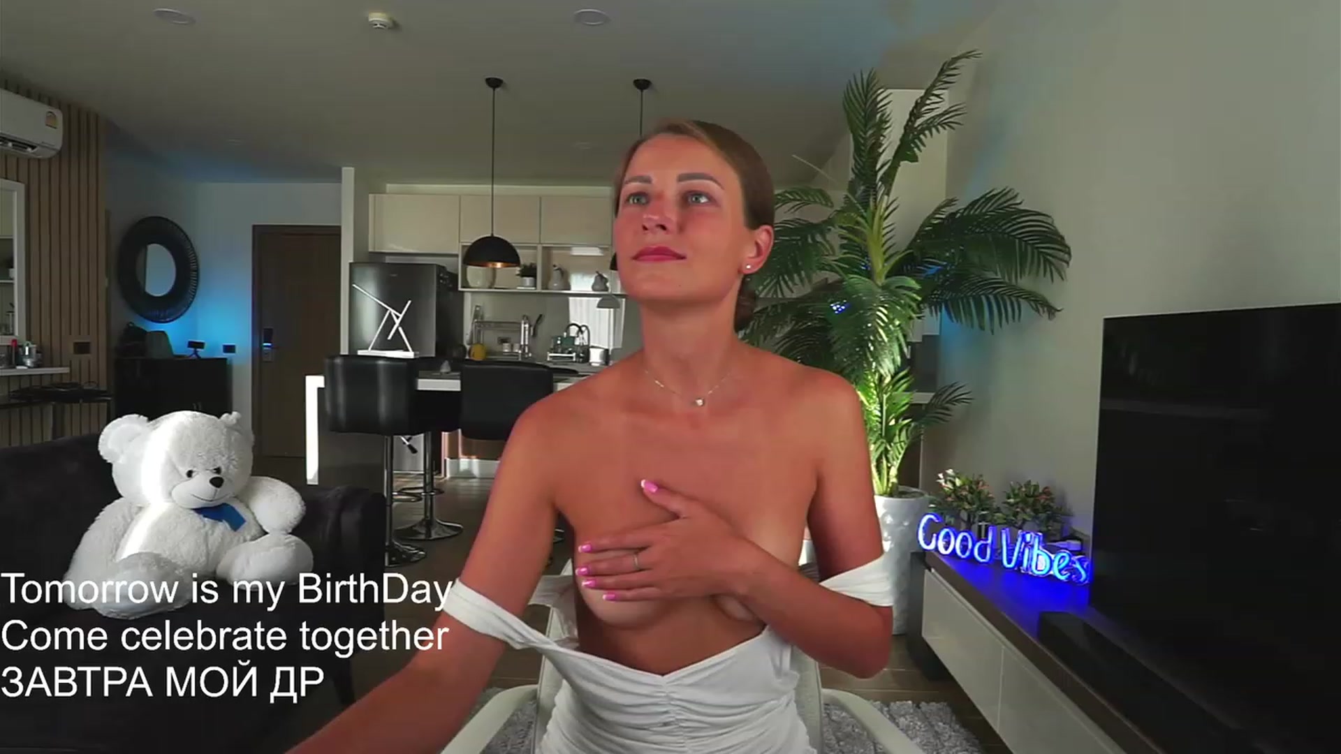 Gallery image thumbnail from Anna_Shine89's myfreecams stream on, 03/25/2023, 10:56 image 18 of 20