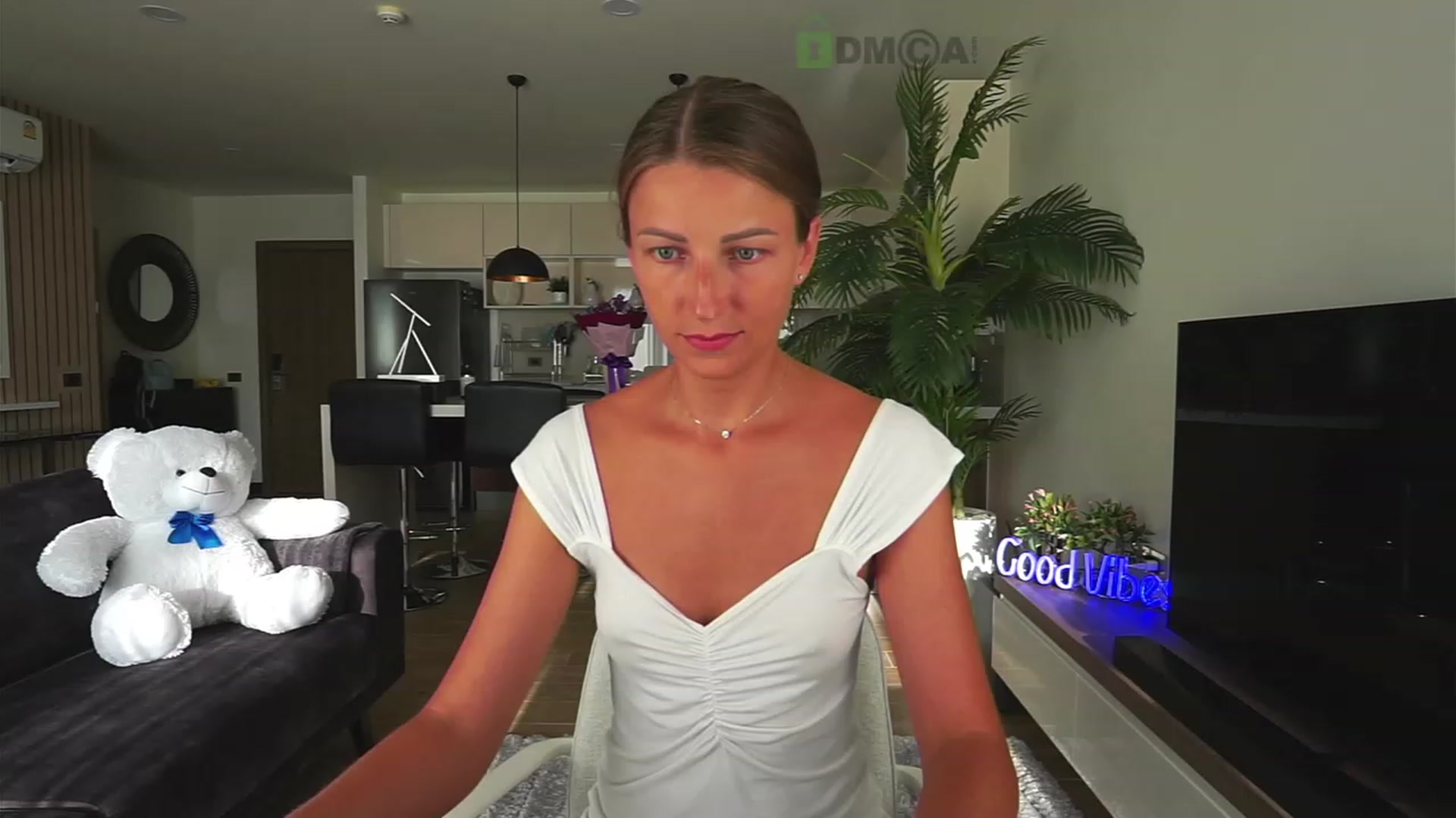 Gallery image thumbnail from Anna_Shine89's myfreecams stream on, 04/01/2023, 10:18 image 17 of 20