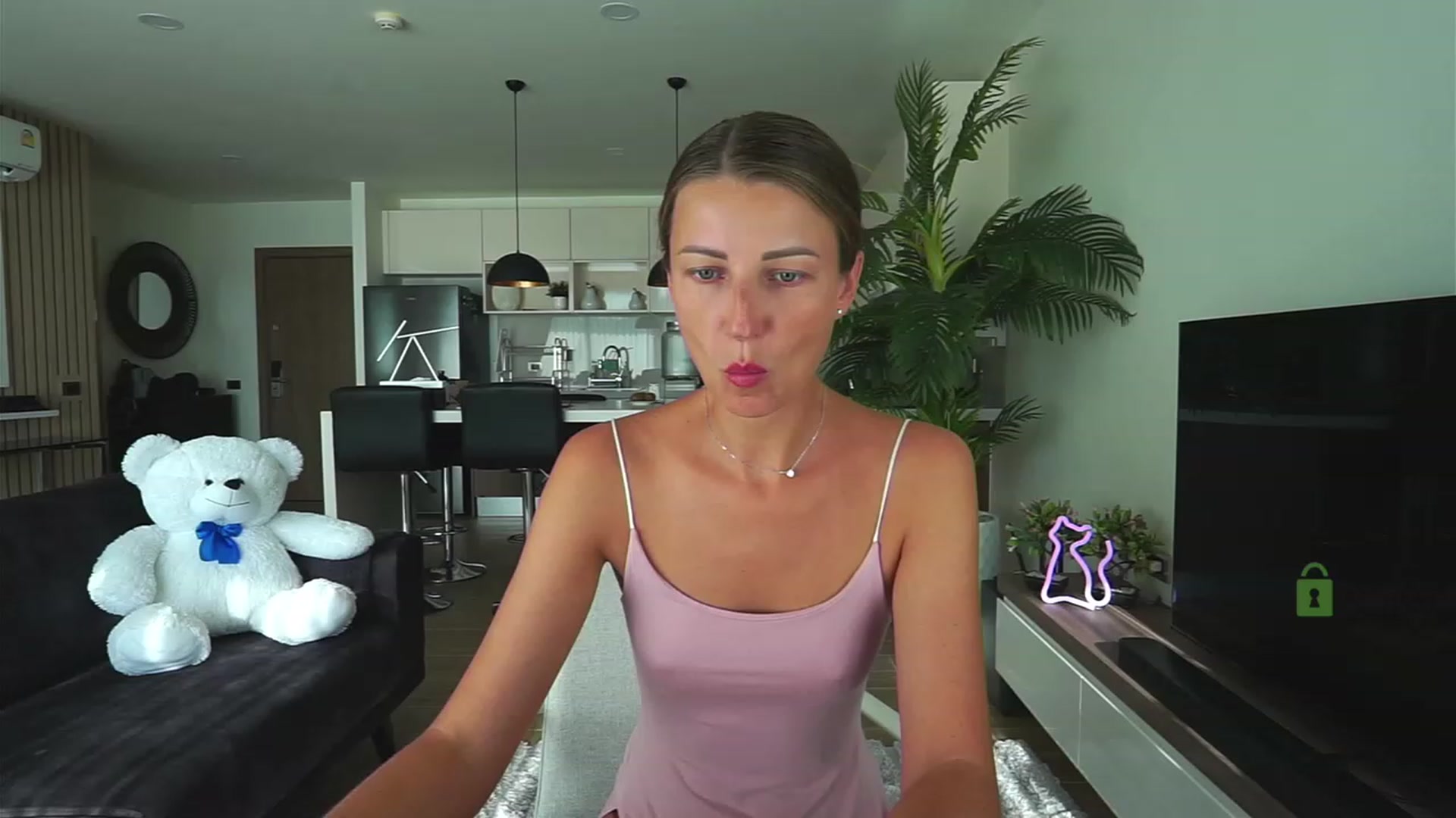 Gallery image thumbnail from Anna_Shine89's myfreecams stream on, 04/08/2023, 10:04 image 19 of 20
