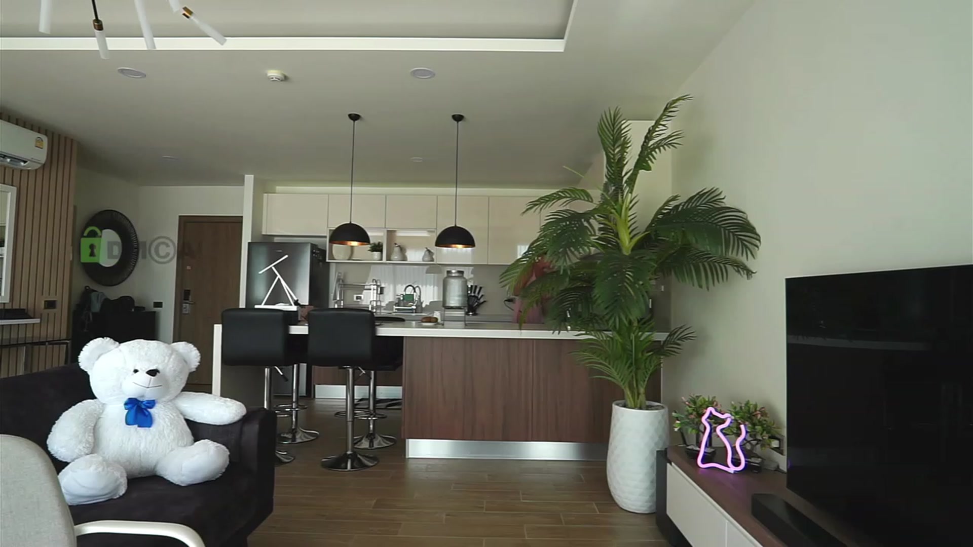Gallery image thumbnail from Anna_Shine89's myfreecams stream on, 04/08/2023, 10:04 image 12 of 20