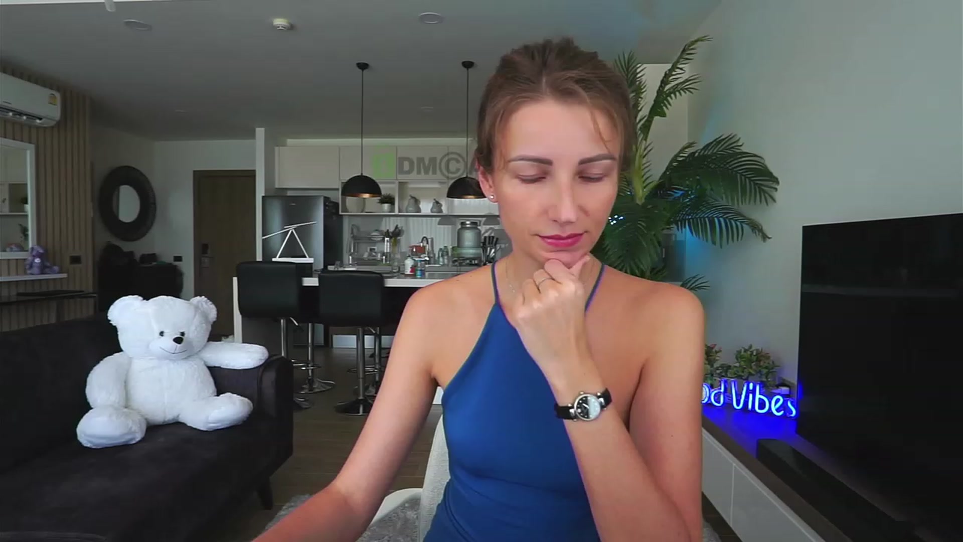 Gallery image thumbnail from Anna_Shine89's myfreecams stream on, 07/02/2023, 07:08 image 4 of 20