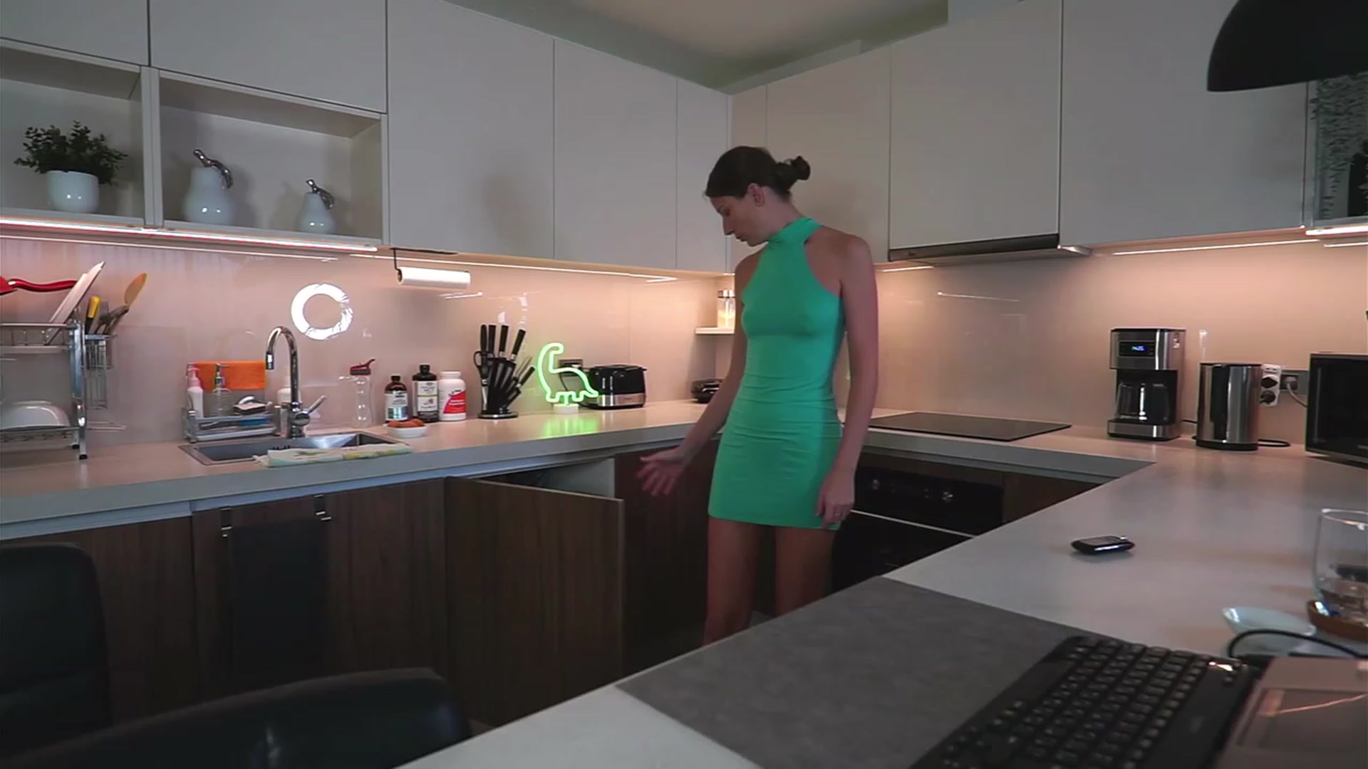Gallery image thumbnail from Anna_Shine89's myfreecams stream on, 07/15/2023, 07:37 image 15 of 20