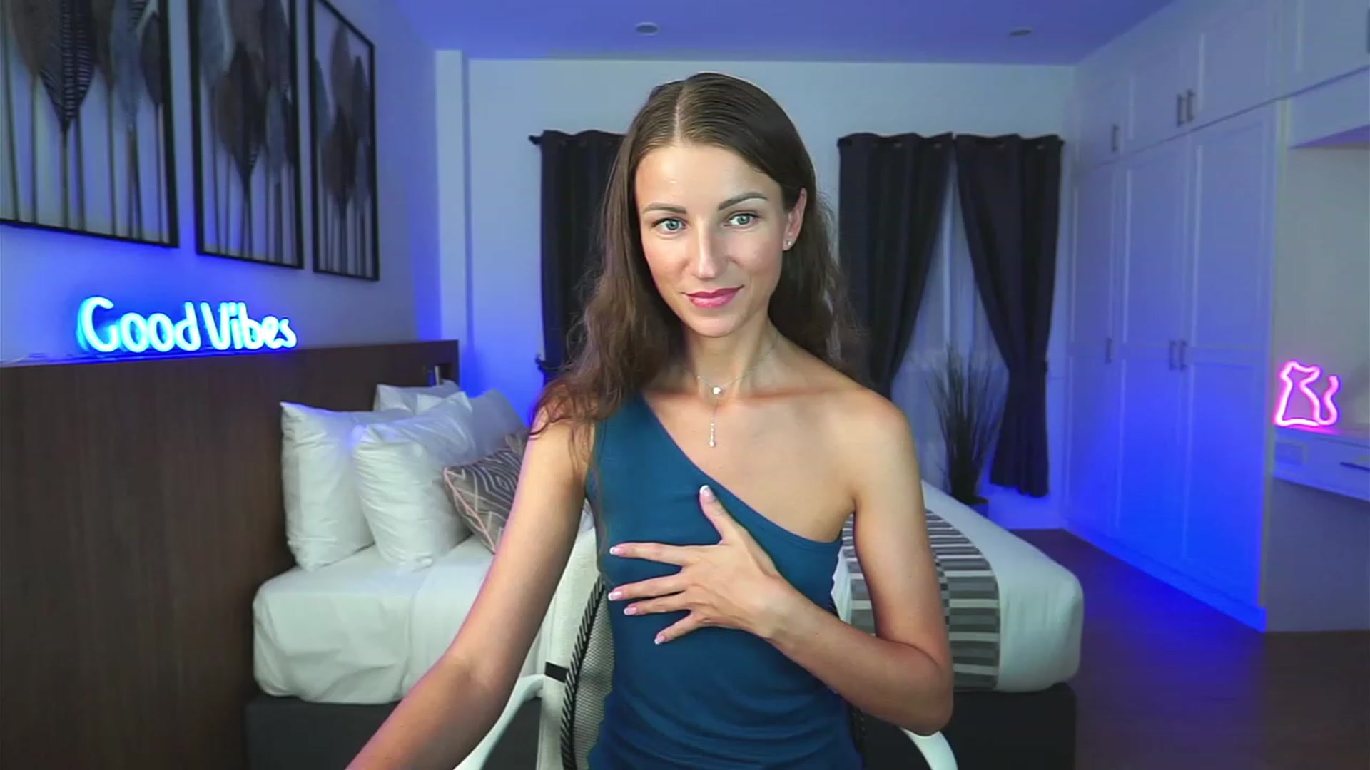 Gallery image thumbnail from Anna_Shine89's myfreecams stream on, 12/10/2023, 13:22 image 14 of 20