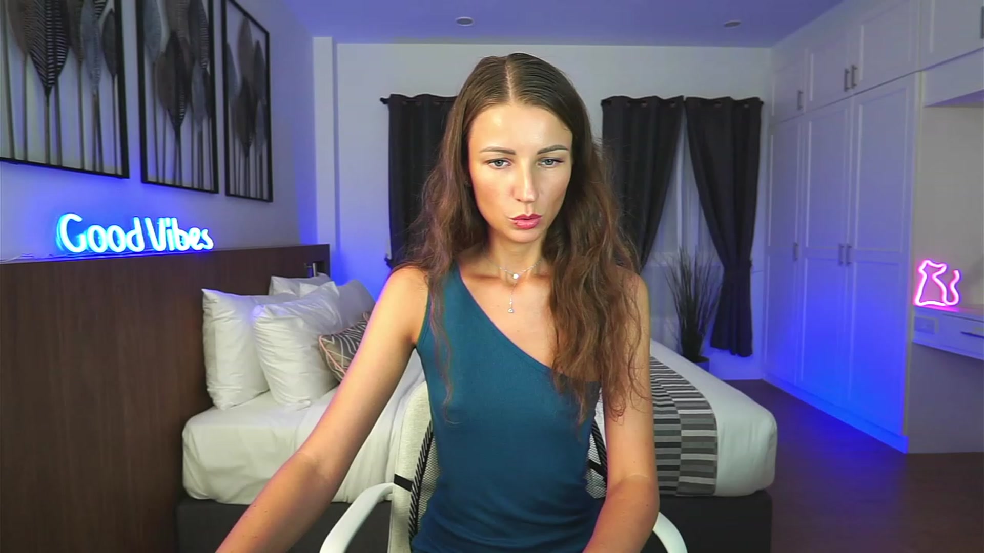 Gallery image thumbnail from Anna_Shine89's myfreecams stream on, 12/10/2023, 13:22 image 9 of 20