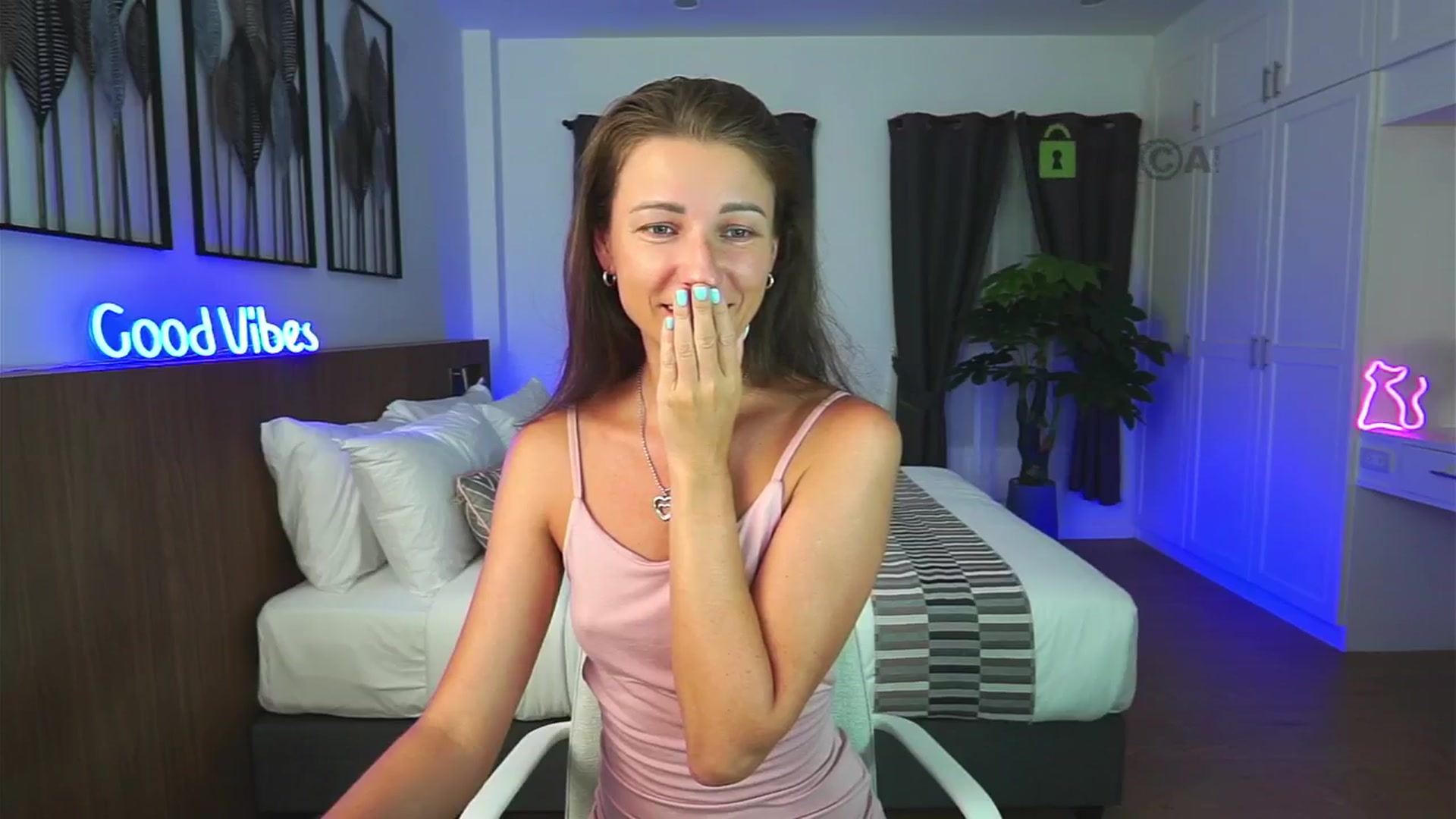Gallery image thumbnail from Anna_Shine89's myfreecams stream on, 06/05/2024, 15:13 image 4 of 20