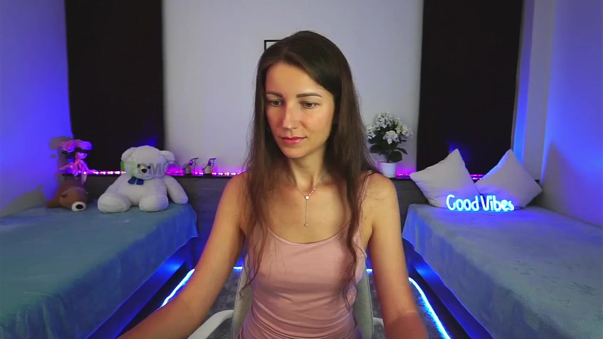Gallery image thumbnail from Anna_Shine89's myfreecams stream on, 11/23/2024, 12:31 image 11 of 20