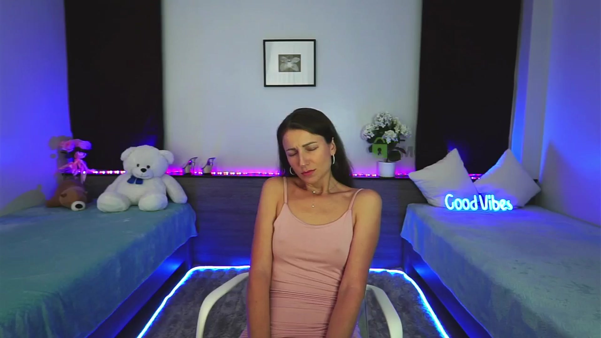 Gallery image thumbnail from Anna_Shine89's myfreecams stream on, 11/23/2024, 12:31 image 13 of 20