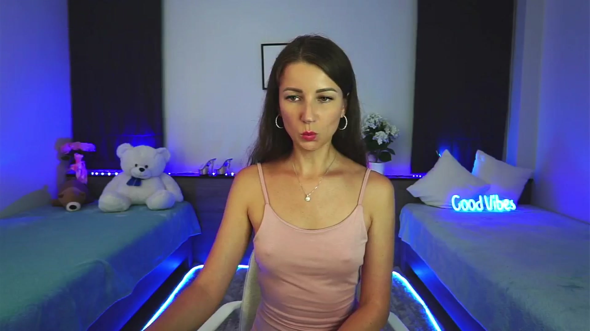 Gallery image thumbnail from Anna_Shine89's myfreecams stream on, 01/01/2025, 12:42 image 11 of 20