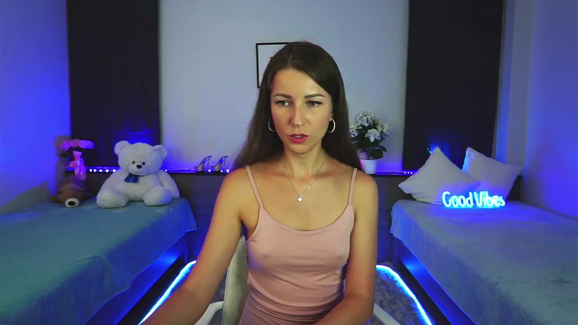 Gallery image thumbnail from Anna_Shine89's myfreecams stream on, 01/01/2025, 12:42 image 13 of 20