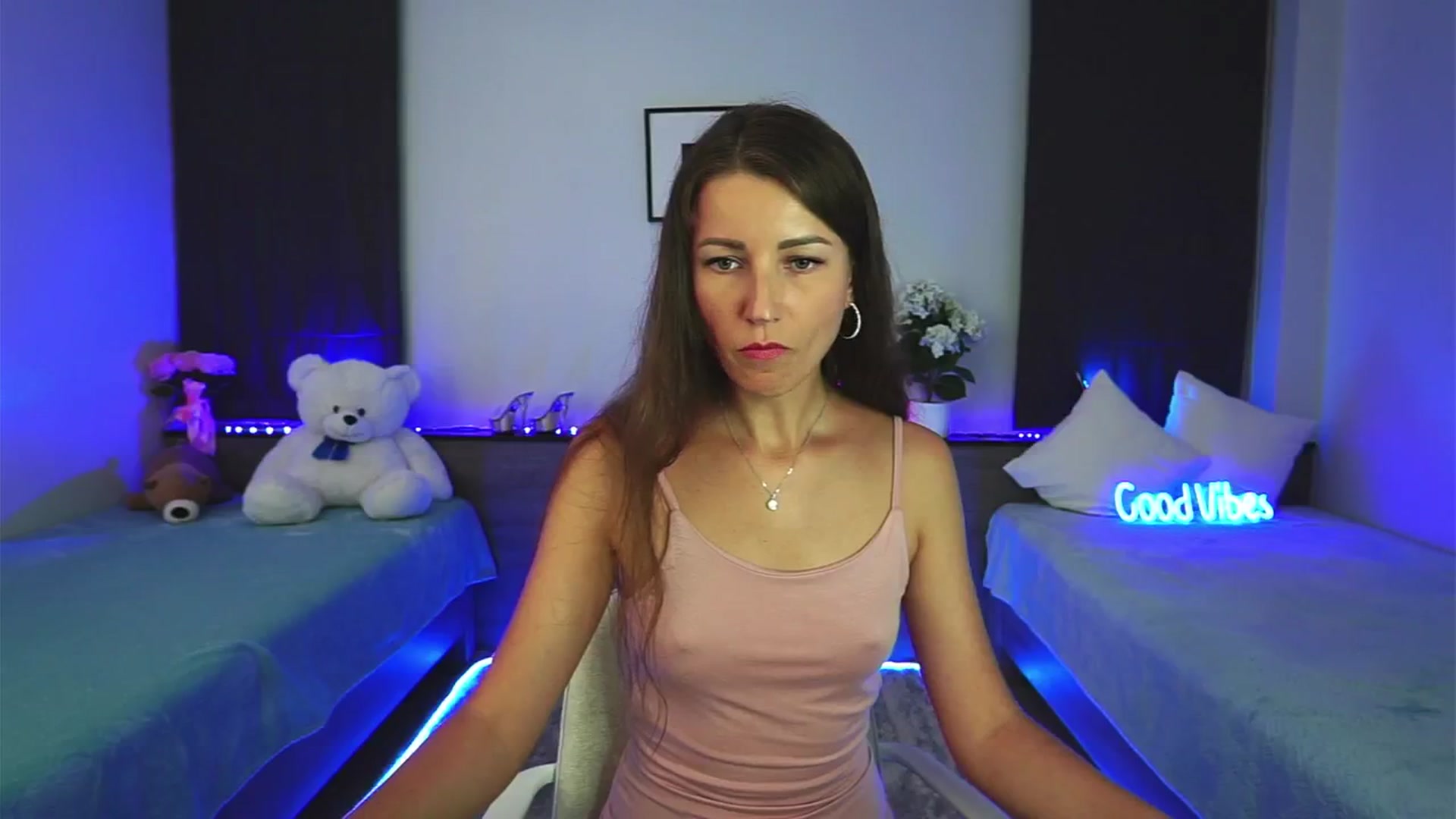 Gallery image thumbnail from Anna_Shine89's myfreecams stream on, 01/01/2025, 12:42 image 18 of 20