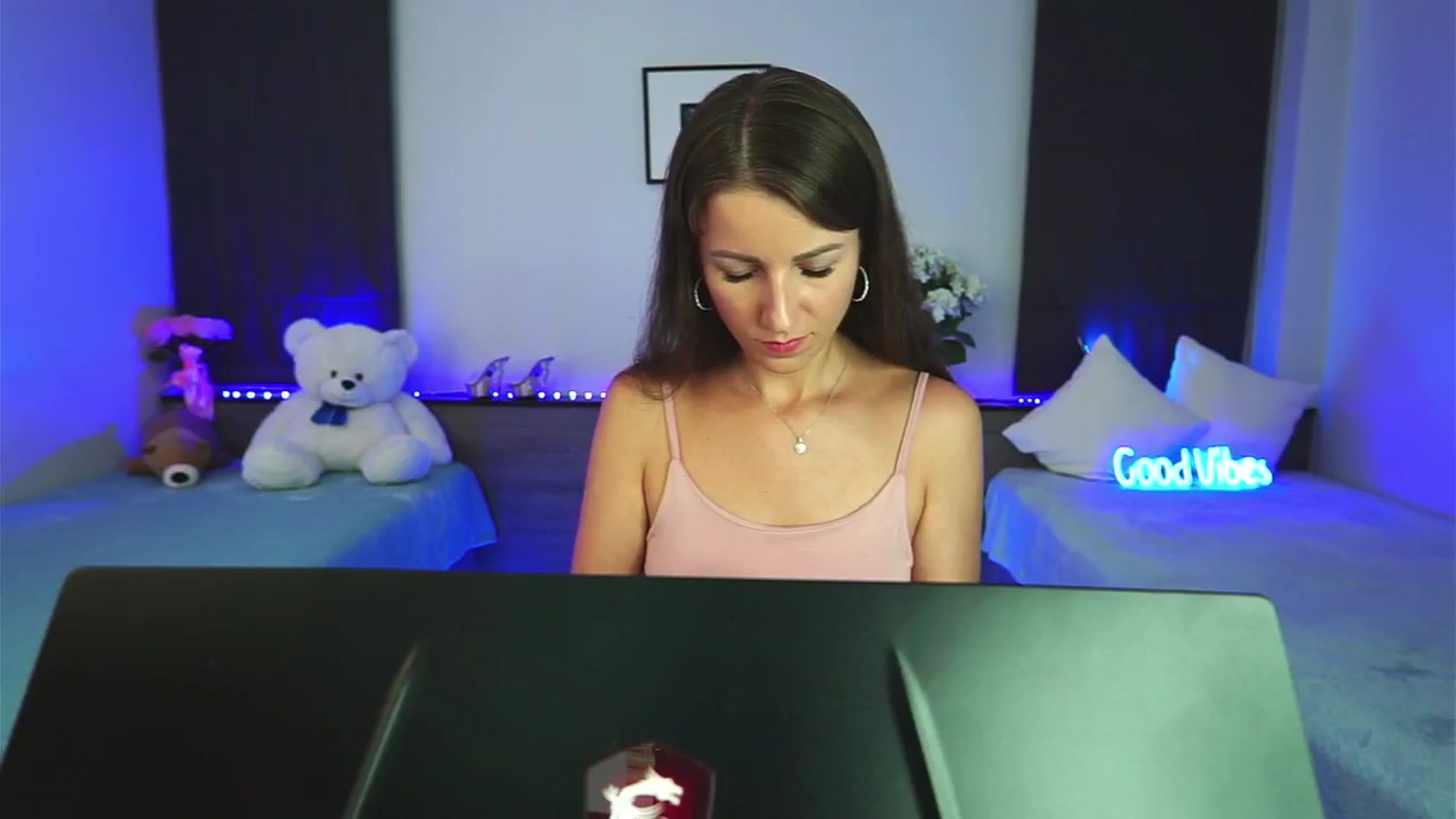 Gallery image thumbnail from Anna_Shine89's myfreecams stream on, 01/01/2025, 14:19 image 18 of 20