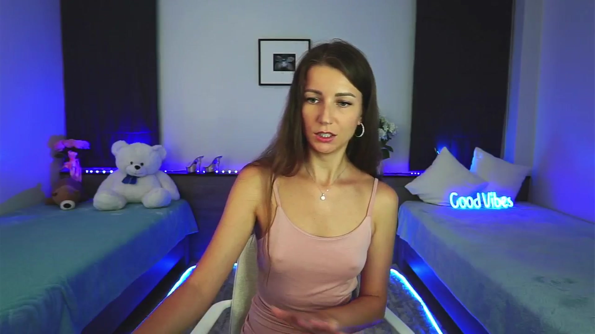 Gallery image thumbnail from Anna_Shine89's myfreecams stream on, 01/01/2025, 18:52 image 17 of 20
