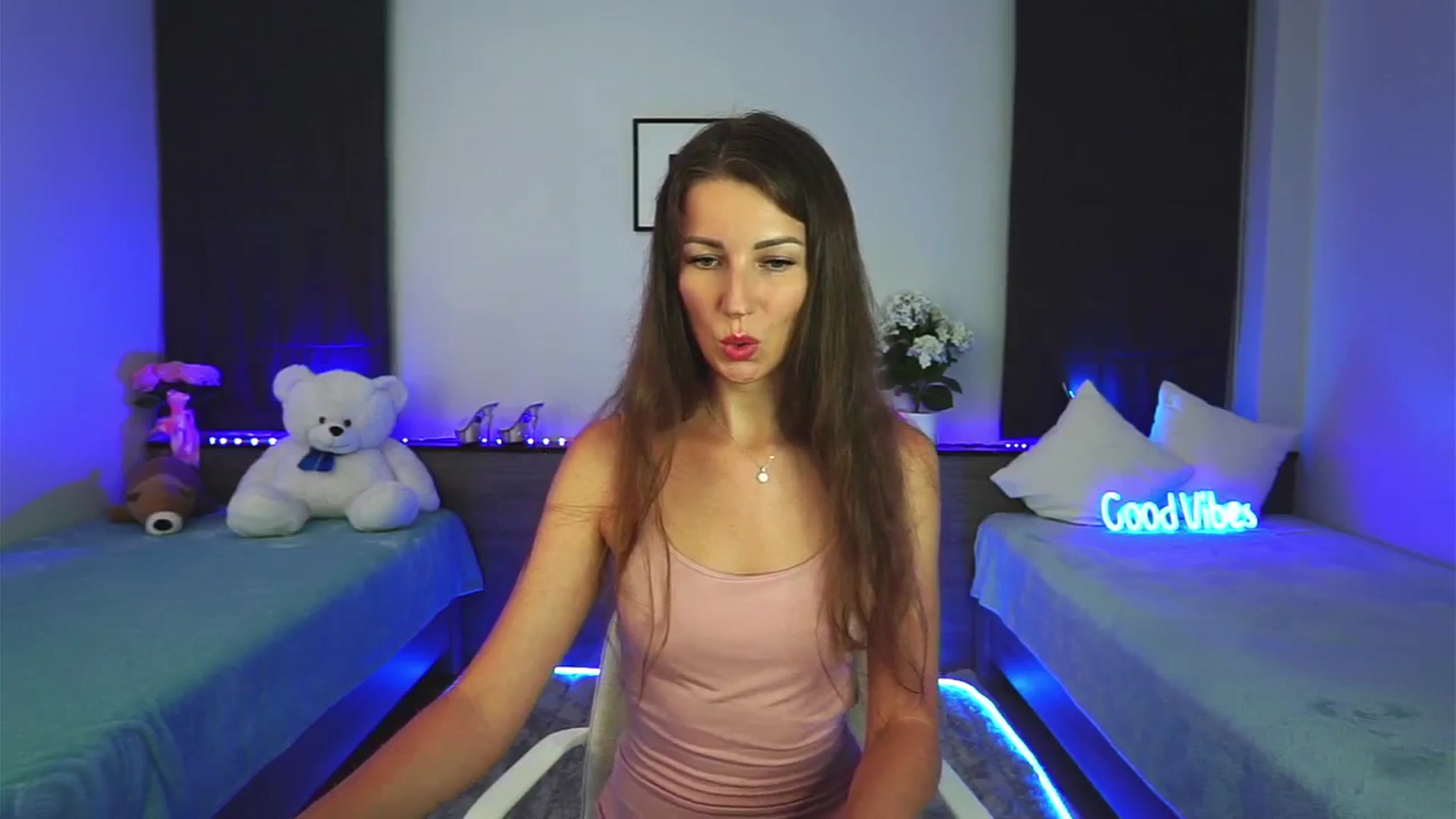 Gallery image thumbnail from Anna_Shine89's myfreecams stream on, 01/01/2025, 18:52 image 8 of 20