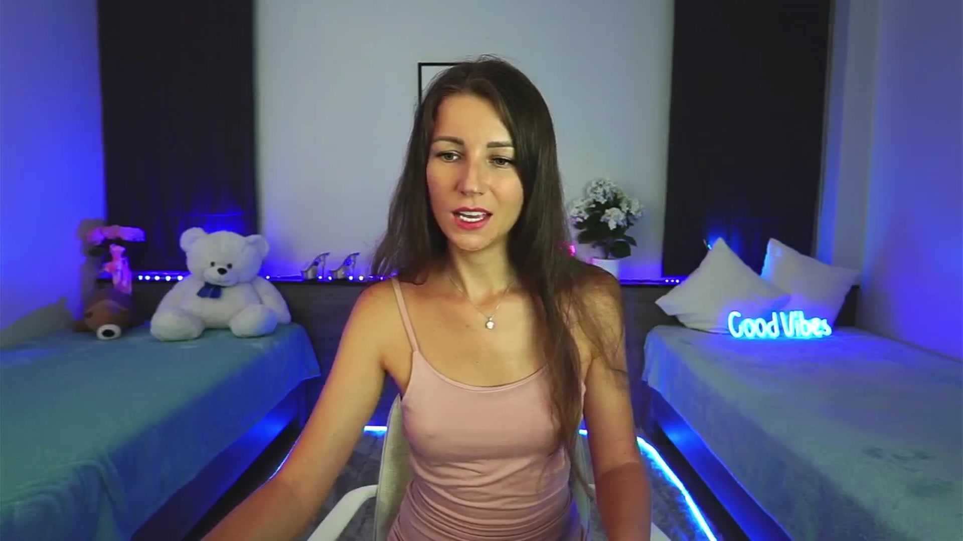 Gallery image thumbnail from Anna_Shine89's myfreecams stream on, 01/01/2025, 18:52 image 15 of 20
