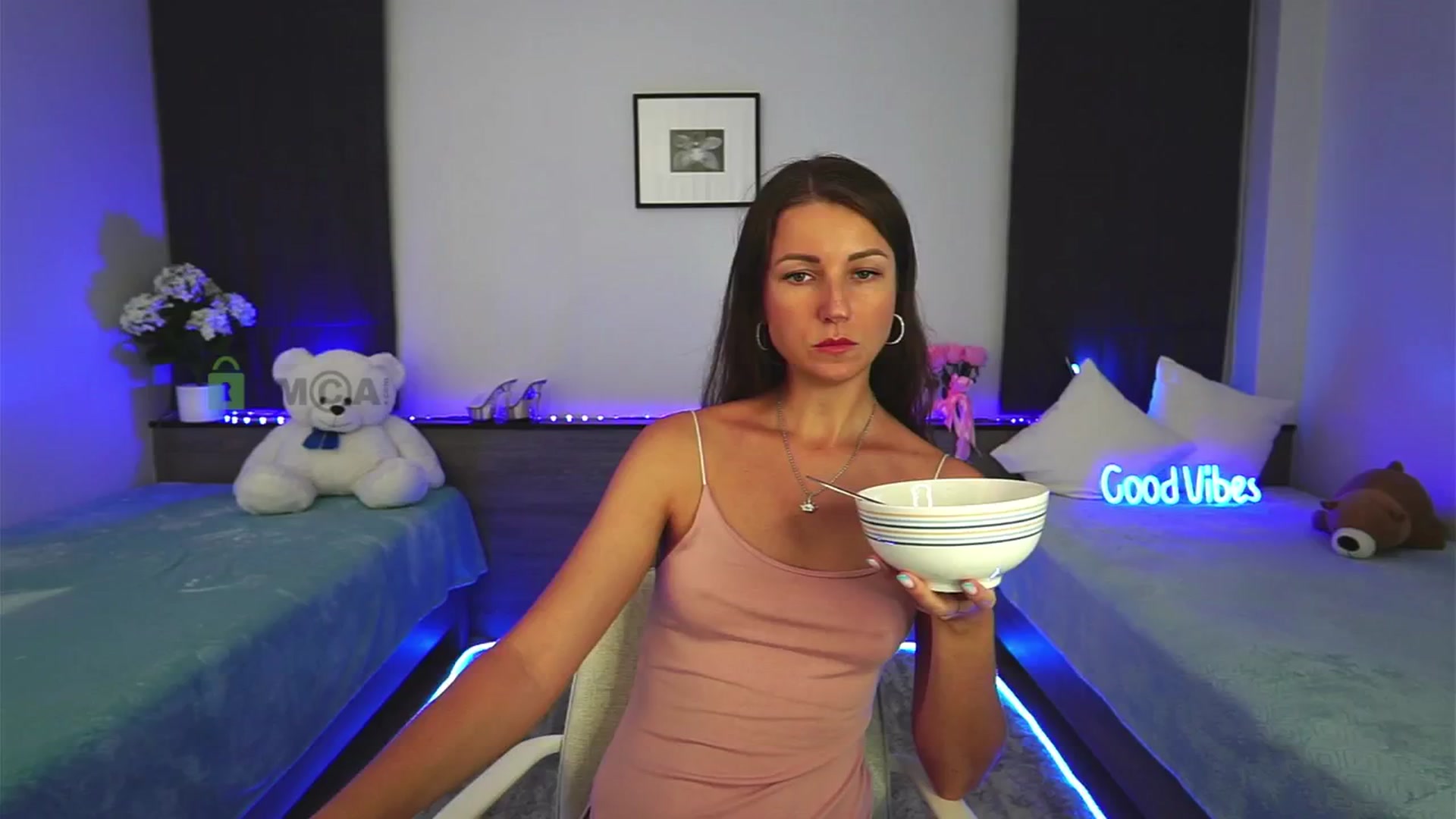 Gallery image thumbnail from Anna_Shine89's myfreecams stream on, 01/11/2025, 11:20 image 10 of 20