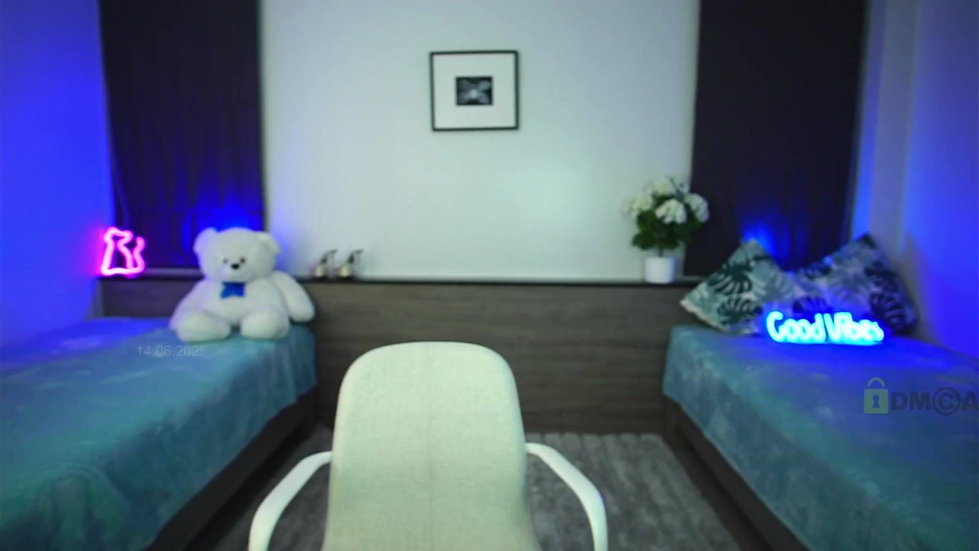 Gallery image thumbnail from Anna_Shine89's myfreecams stream on, 06/14/2025, 14:10 image 13 of 20