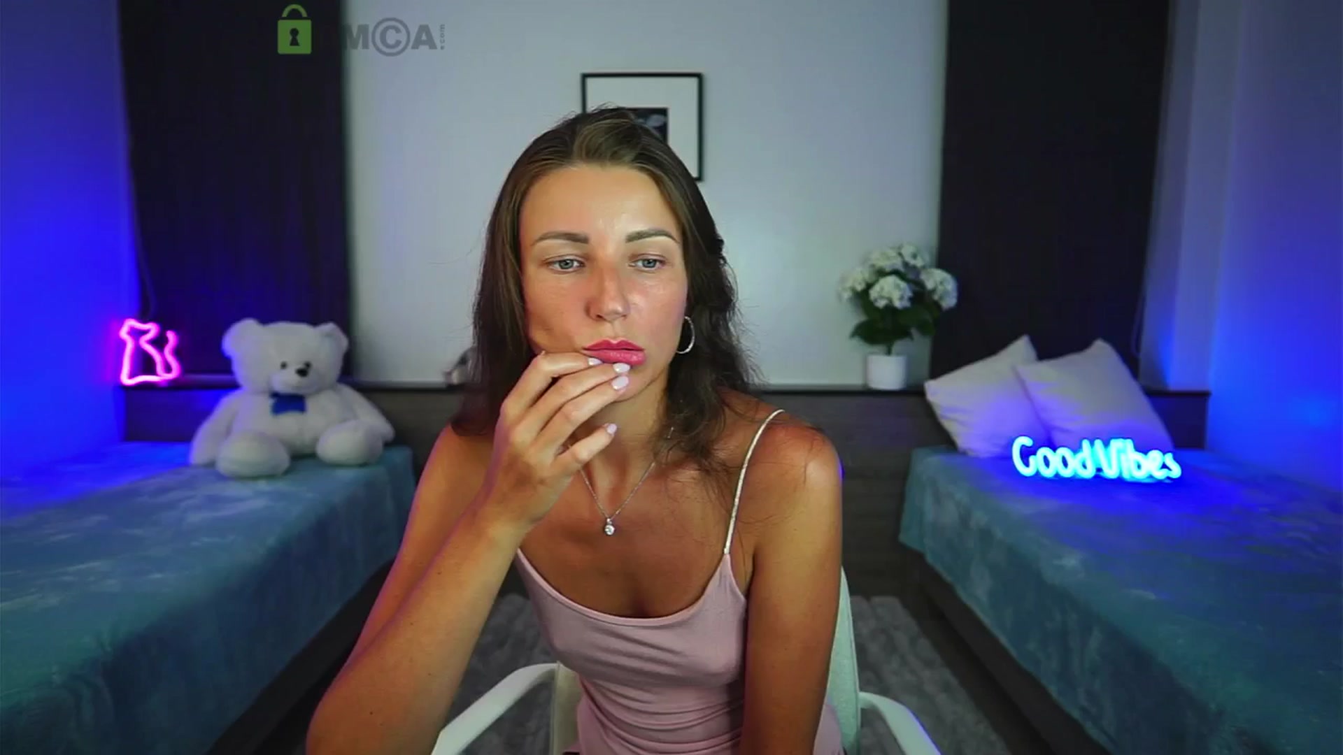 Gallery image thumbnail from Anna_Shine89's myfreecams stream on, 06/21/2025, 12:41 image 20 of 20