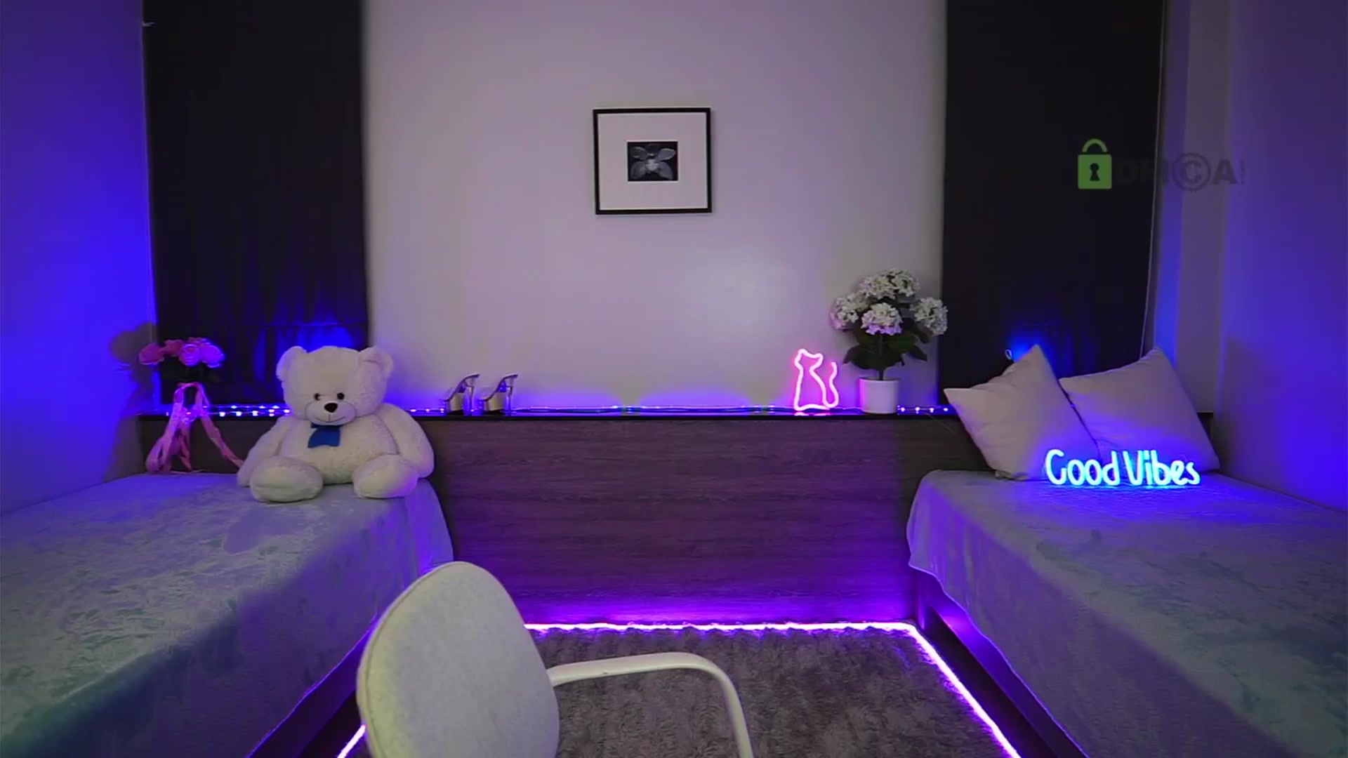 Gallery image thumbnail from Anna_Shine89's myfreecams stream on, 10/31/2025, 16:11 image 6 of 20
