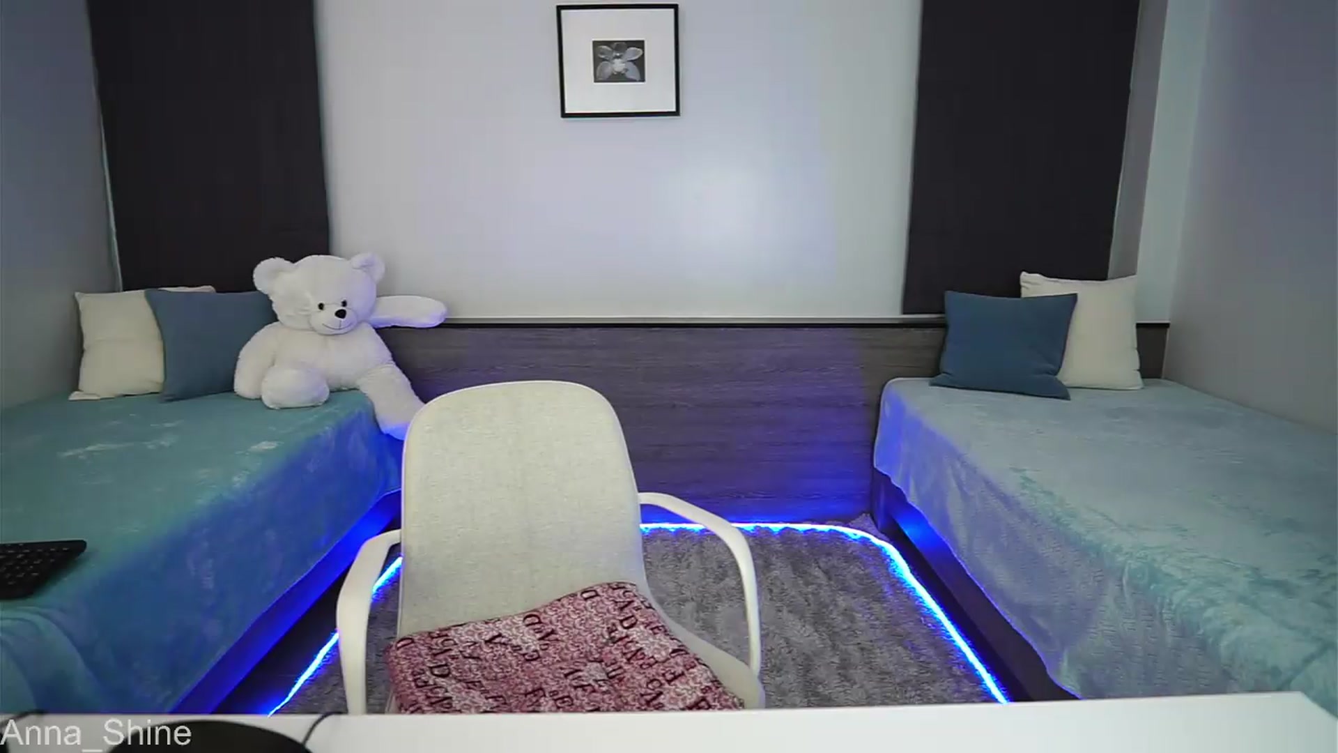 Gallery image thumbnail from Anna_Shine89's myfreecams stream on, 08/29/2026, 10:47 image 10 of 20