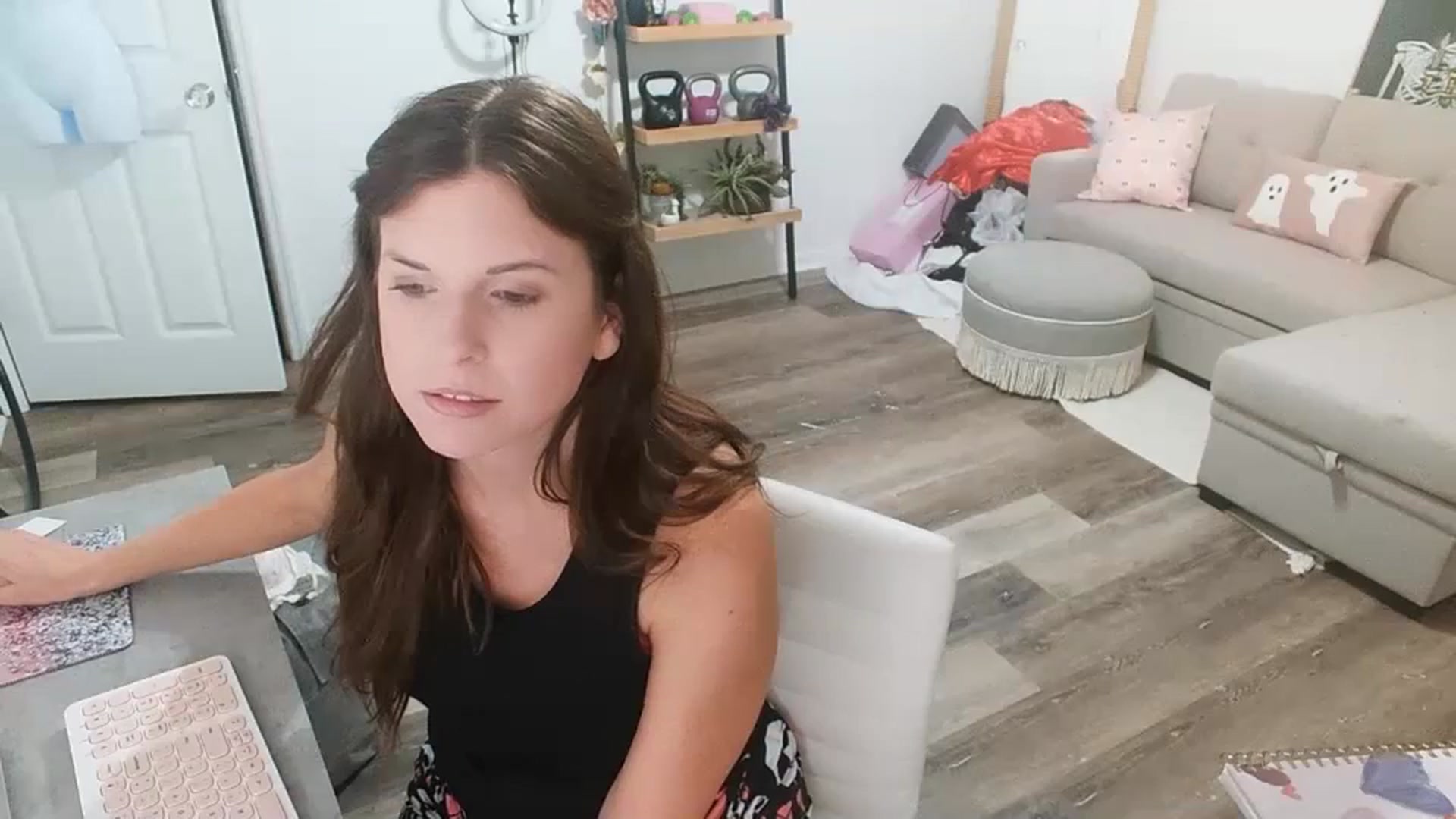 Gallery image thumbnail from Anna__Online's myfreecams stream on, 10/08/2023, 03:09 image 4 of 20