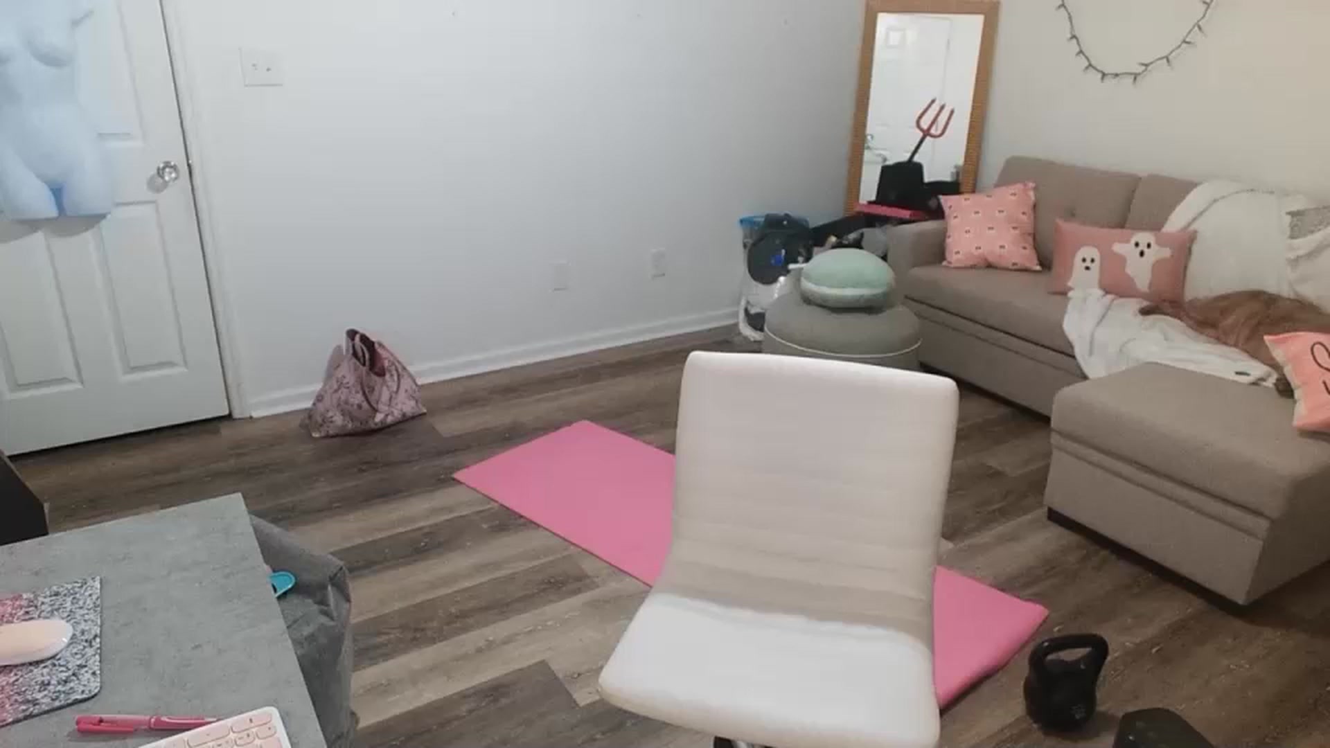 Gallery image thumbnail from Anna__Online's myfreecams stream on, 10/23/2023, 02:49 image 12 of 20