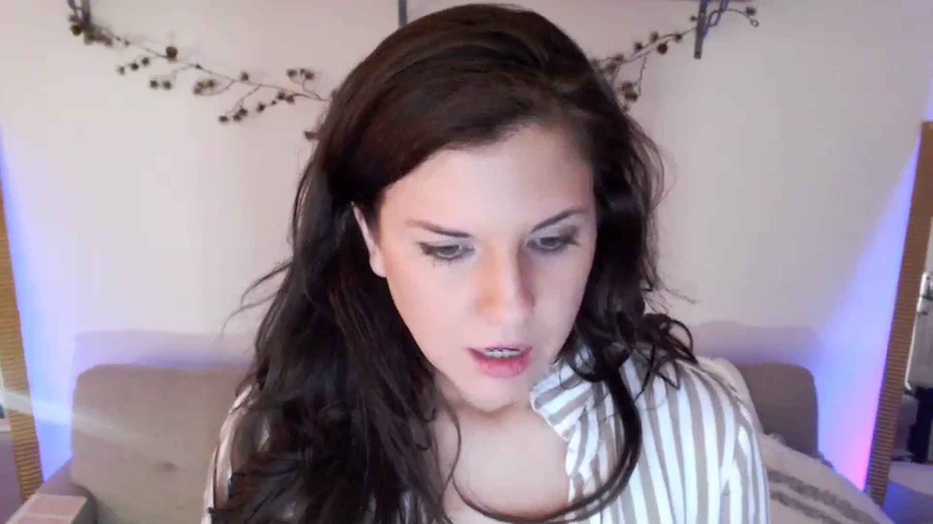 Gallery image thumbnail from Anna__Online's myfreecams stream on, 12/06/2023, 03:45 image 10 of 20