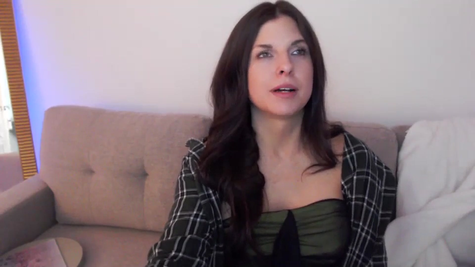Gallery image thumbnail from Anna__Online's myfreecams stream on, 12/08/2023, 02:44 image 9 of 20