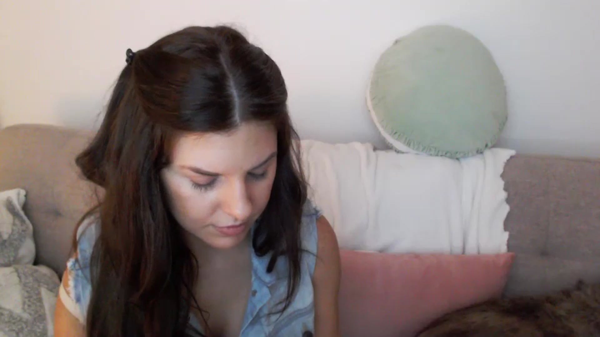 Gallery image thumbnail from Anna__Online's myfreecams stream on, 12/21/2023, 03:51 image 10 of 20