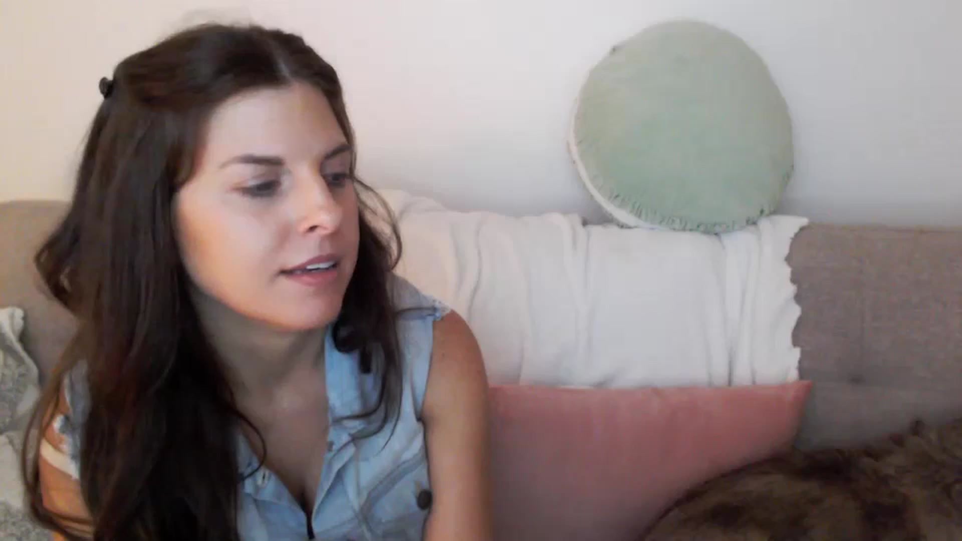 Gallery image thumbnail from Anna__Online's myfreecams stream on, 12/21/2023, 03:51 image 9 of 20