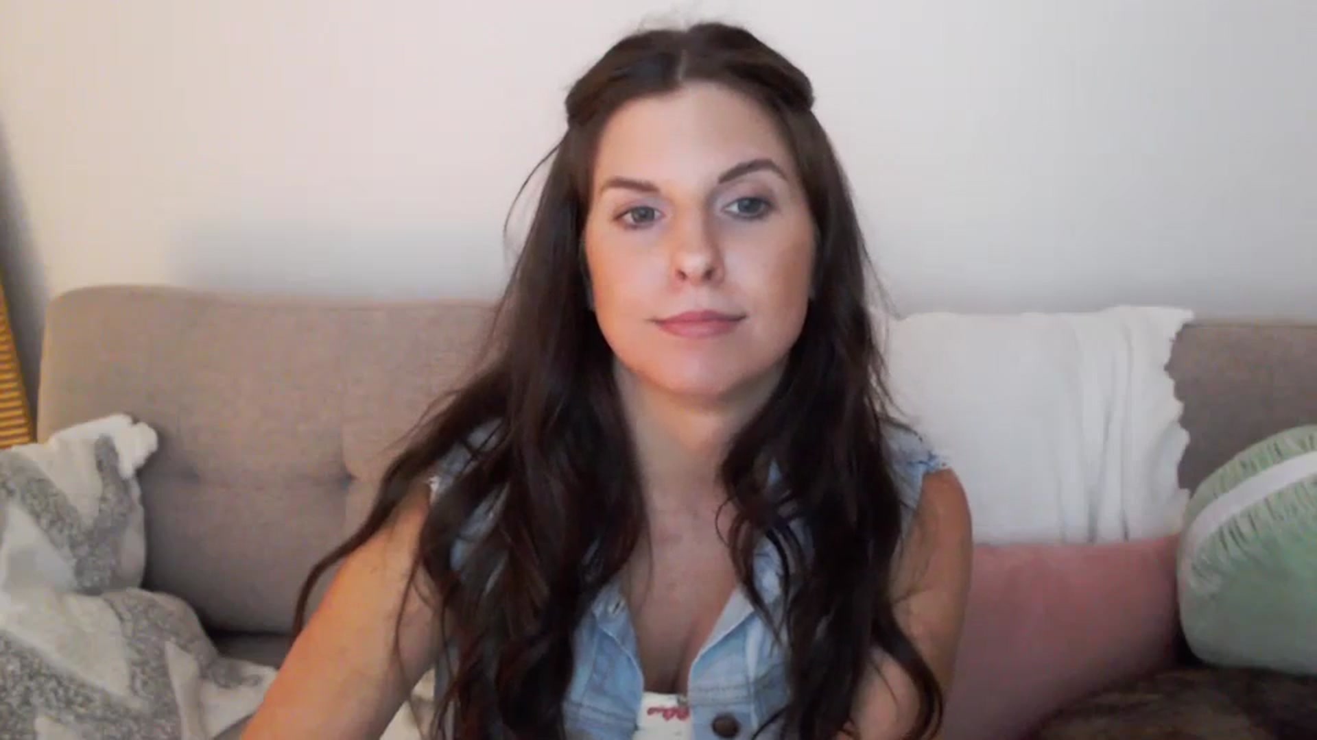 Gallery image thumbnail from Anna__Online's myfreecams stream on, 12/21/2023, 03:51 image 5 of 20
