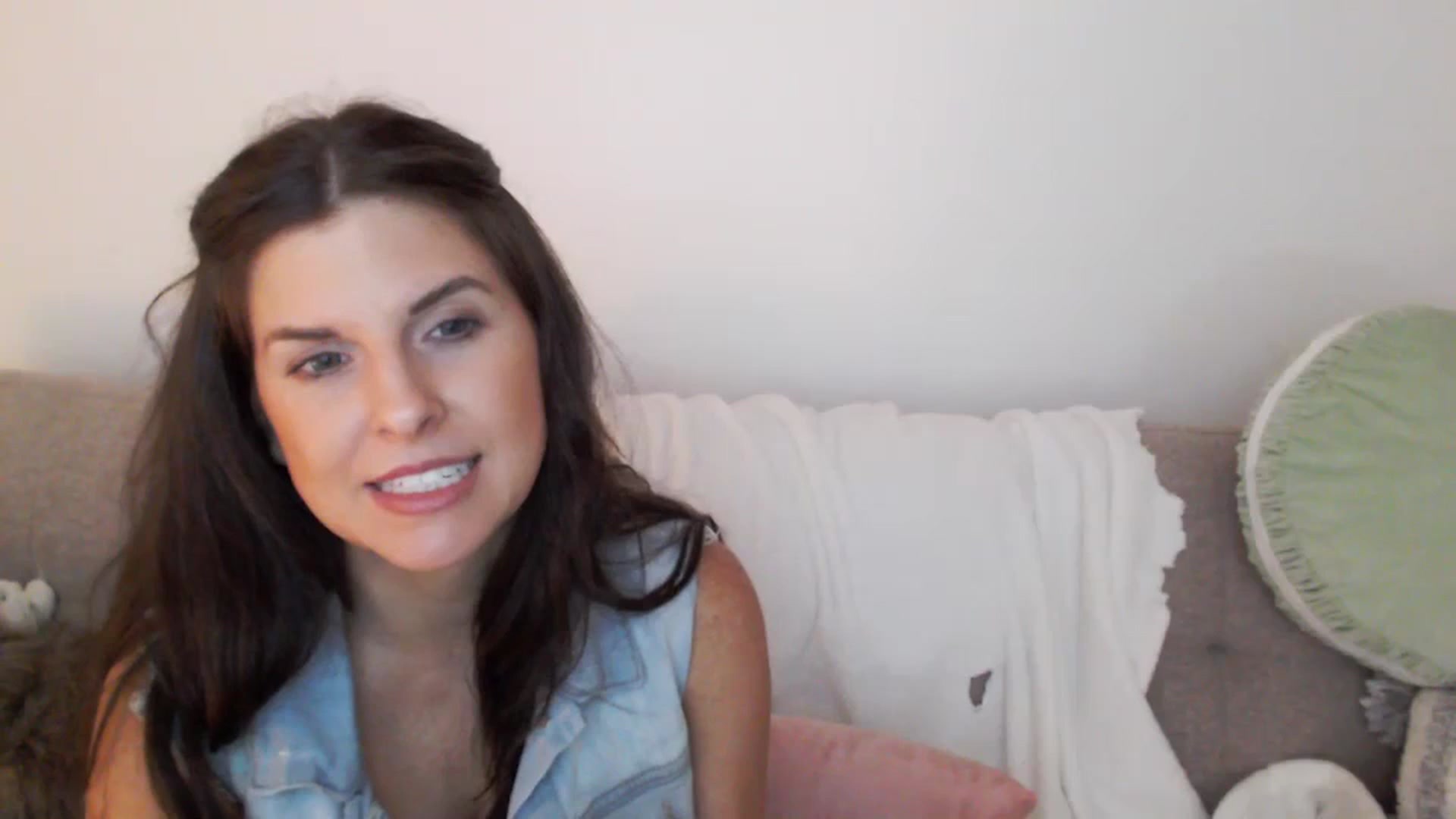 Gallery image thumbnail from Anna__Online's myfreecams stream on, 12/21/2023, 03:51 image 1 of 20