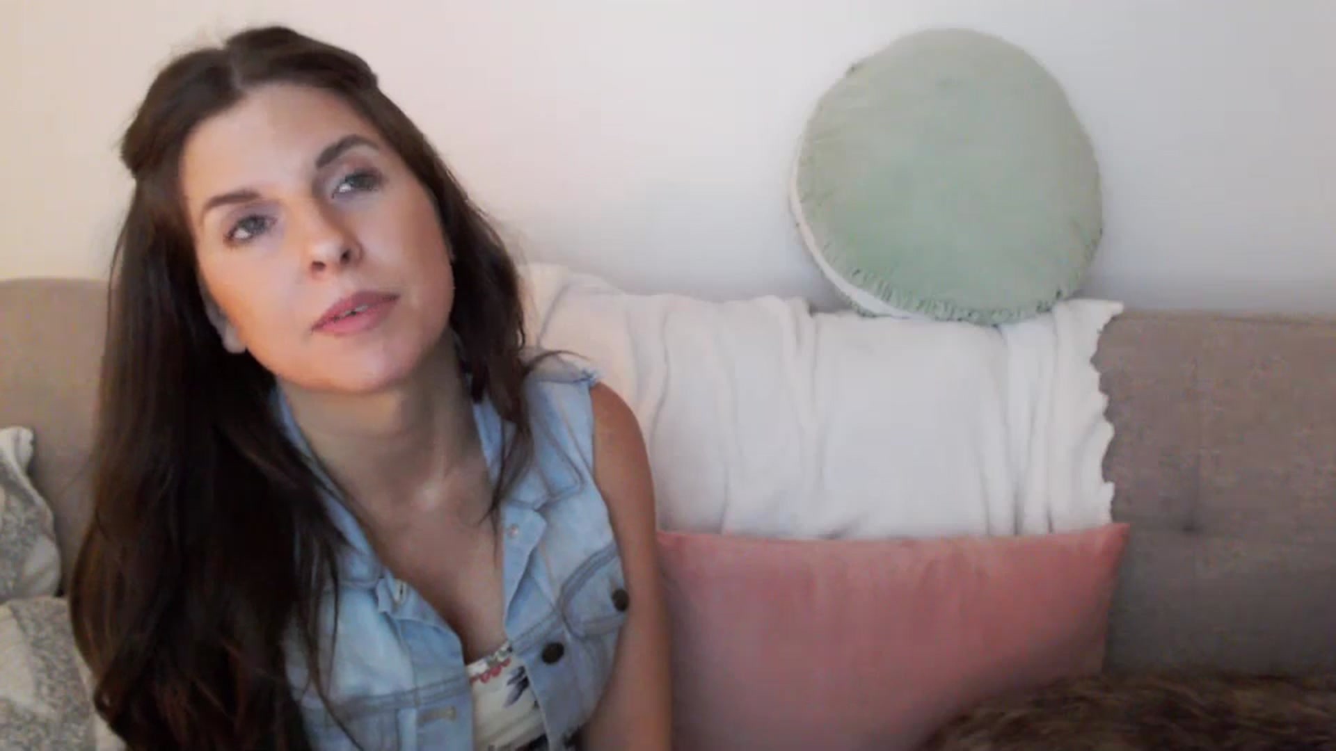 Gallery image thumbnail from Anna__Online's myfreecams stream on, 12/21/2023, 03:51 image 8 of 20