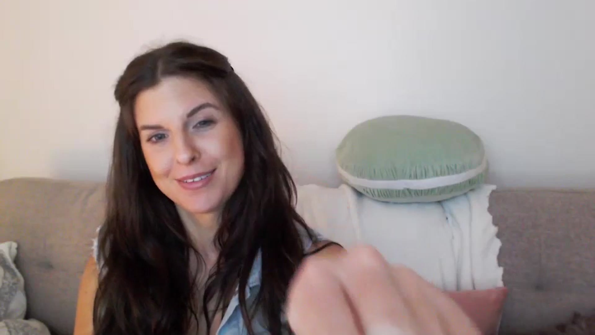Gallery image thumbnail from Anna__Online's myfreecams stream on, 12/21/2023, 03:51 image 13 of 20