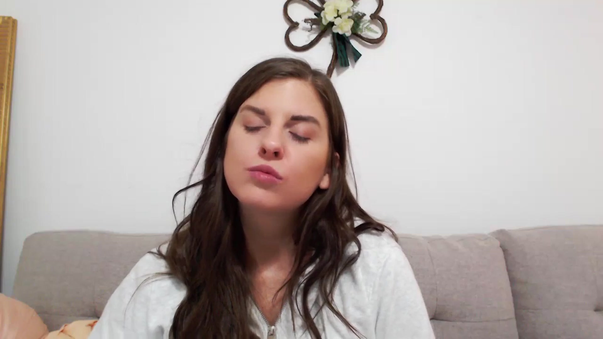 Gallery image thumbnail from Anna__Online's myfreecams stream on, 03/08/2024, 21:56 image 4 of 20