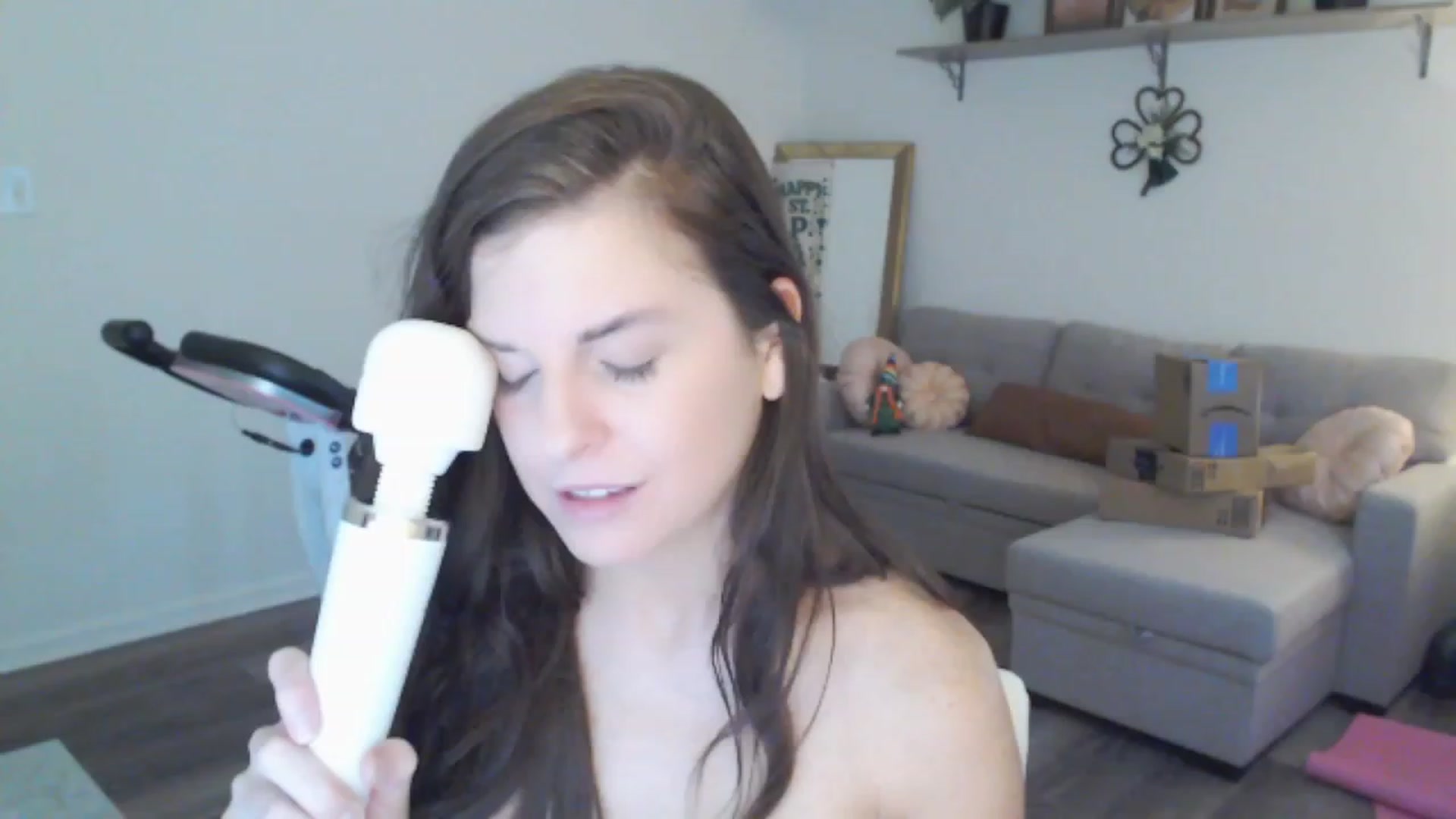 Gallery image thumbnail from Anna__Online's myfreecams stream on, 03/10/2024, 21:17 image 6 of 20