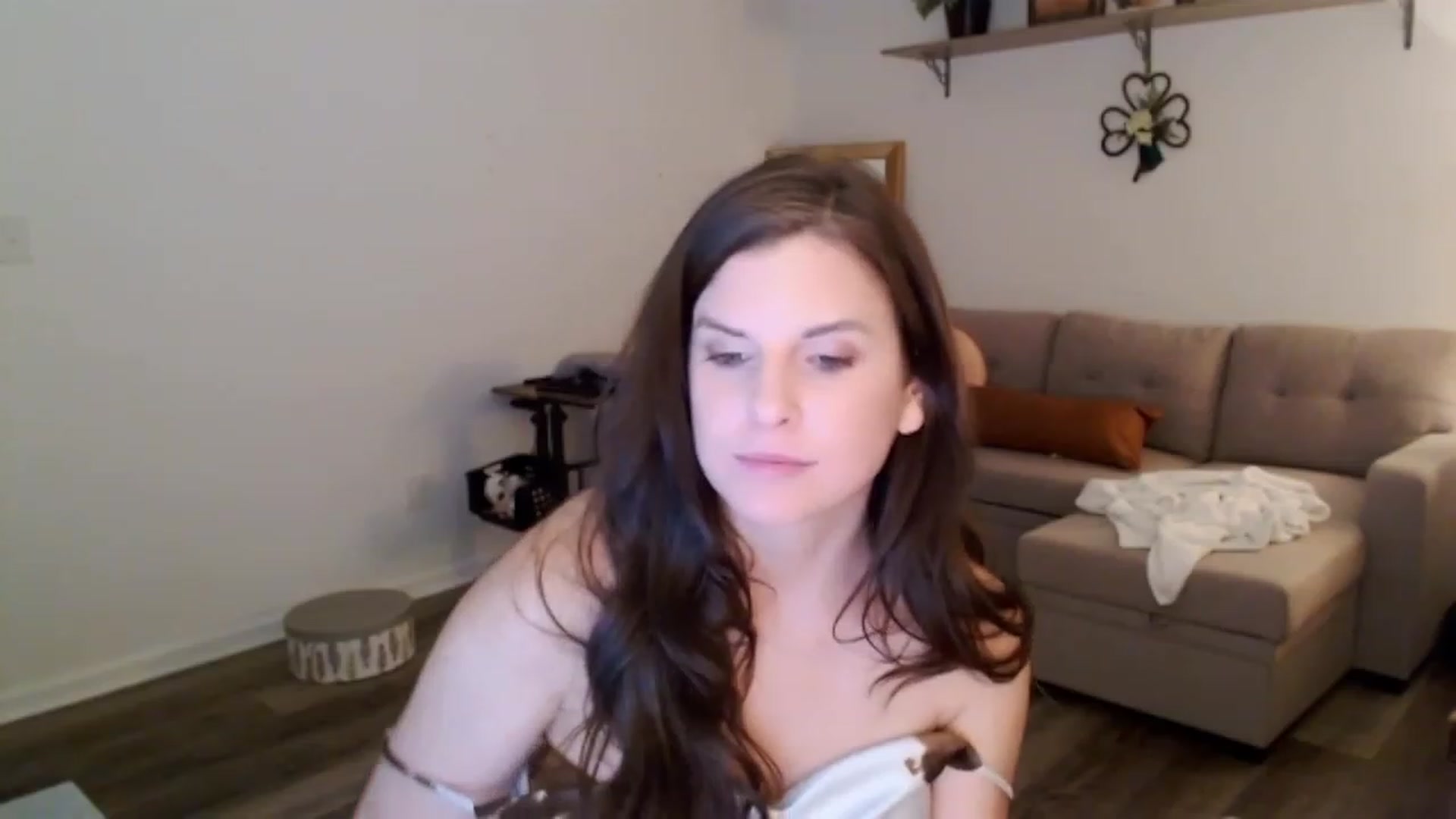 Gallery image thumbnail from Anna__Online's myfreecams stream on, 03/17/2024, 04:09 image 16 of 20