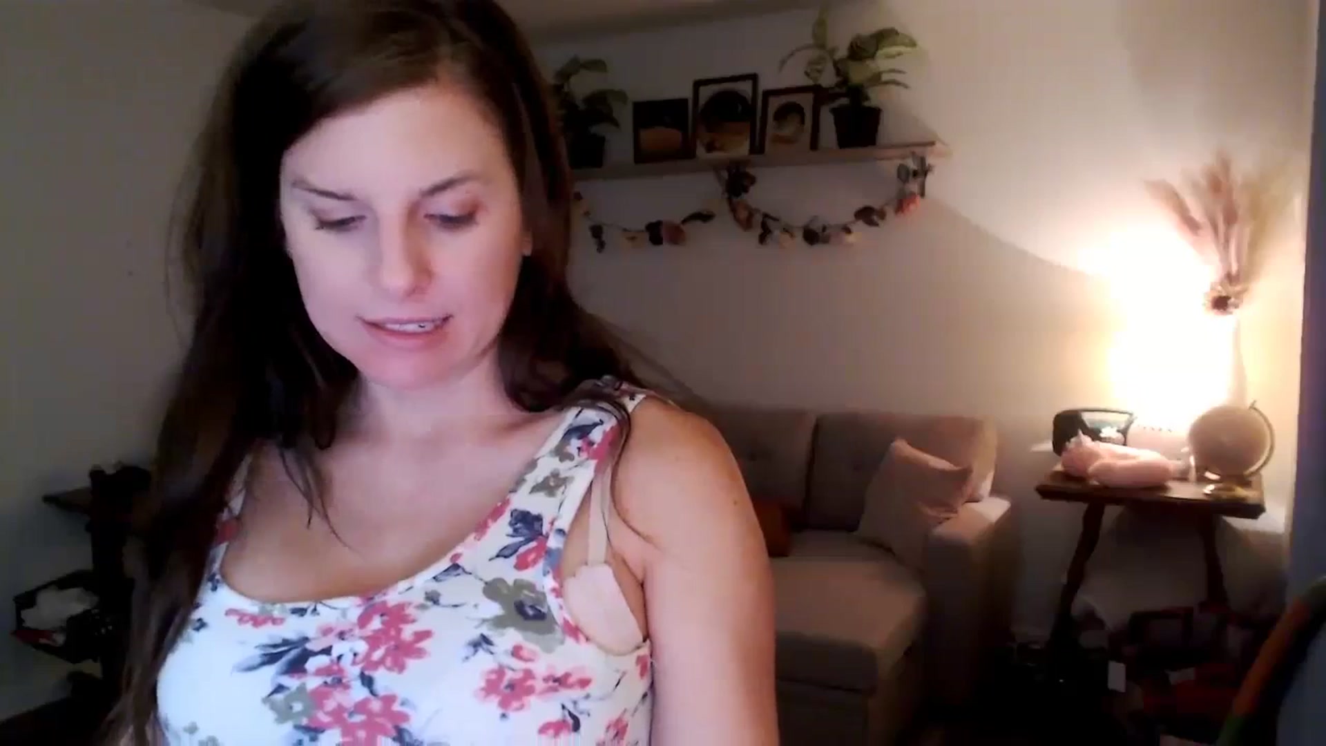 Gallery image thumbnail from Anna__Online's myfreecams stream on, 04/09/2024, 03:16 image 7 of 20