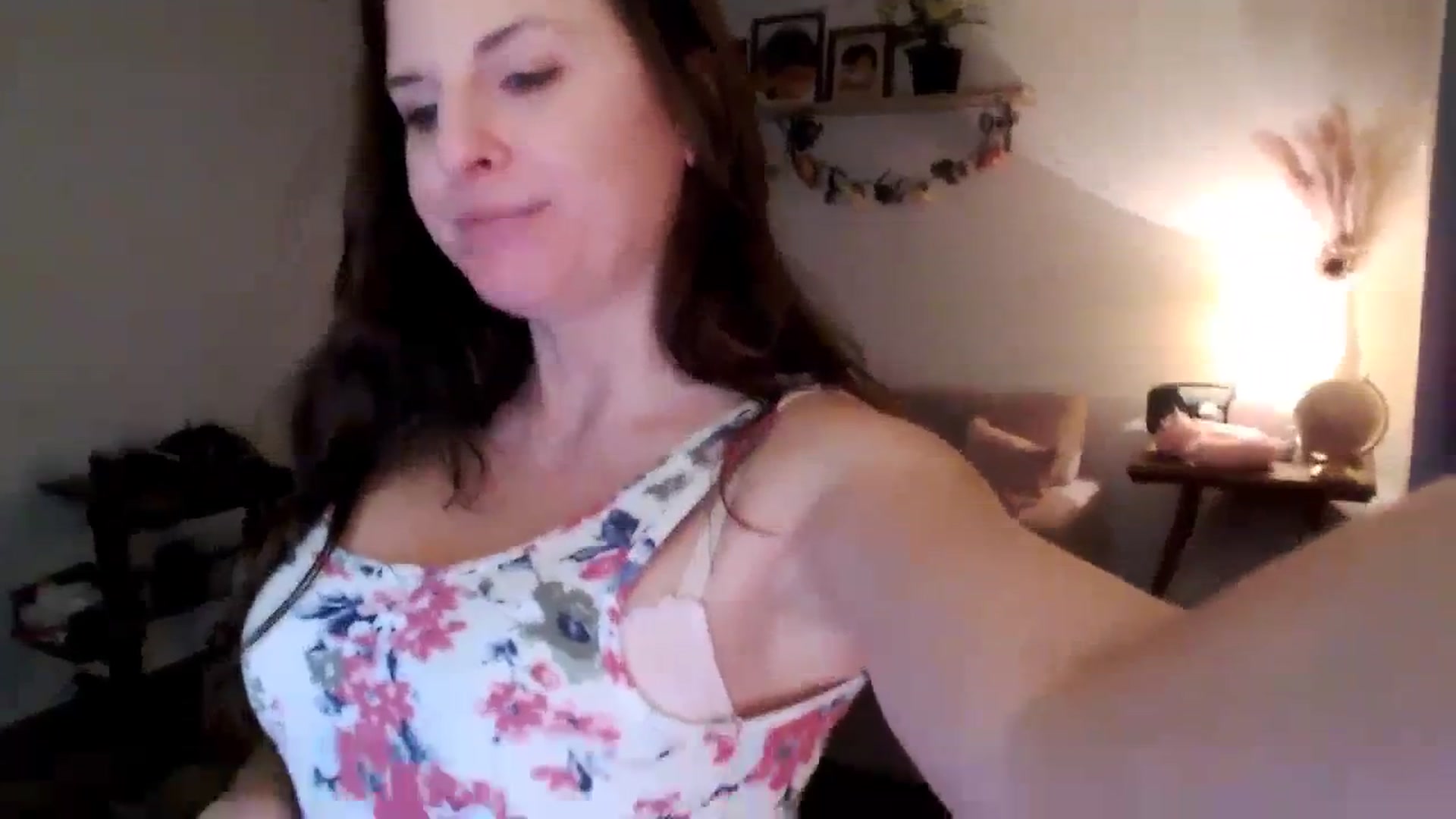 Gallery image thumbnail from Anna__Online's myfreecams stream on, 04/09/2024, 03:16 image 8 of 20