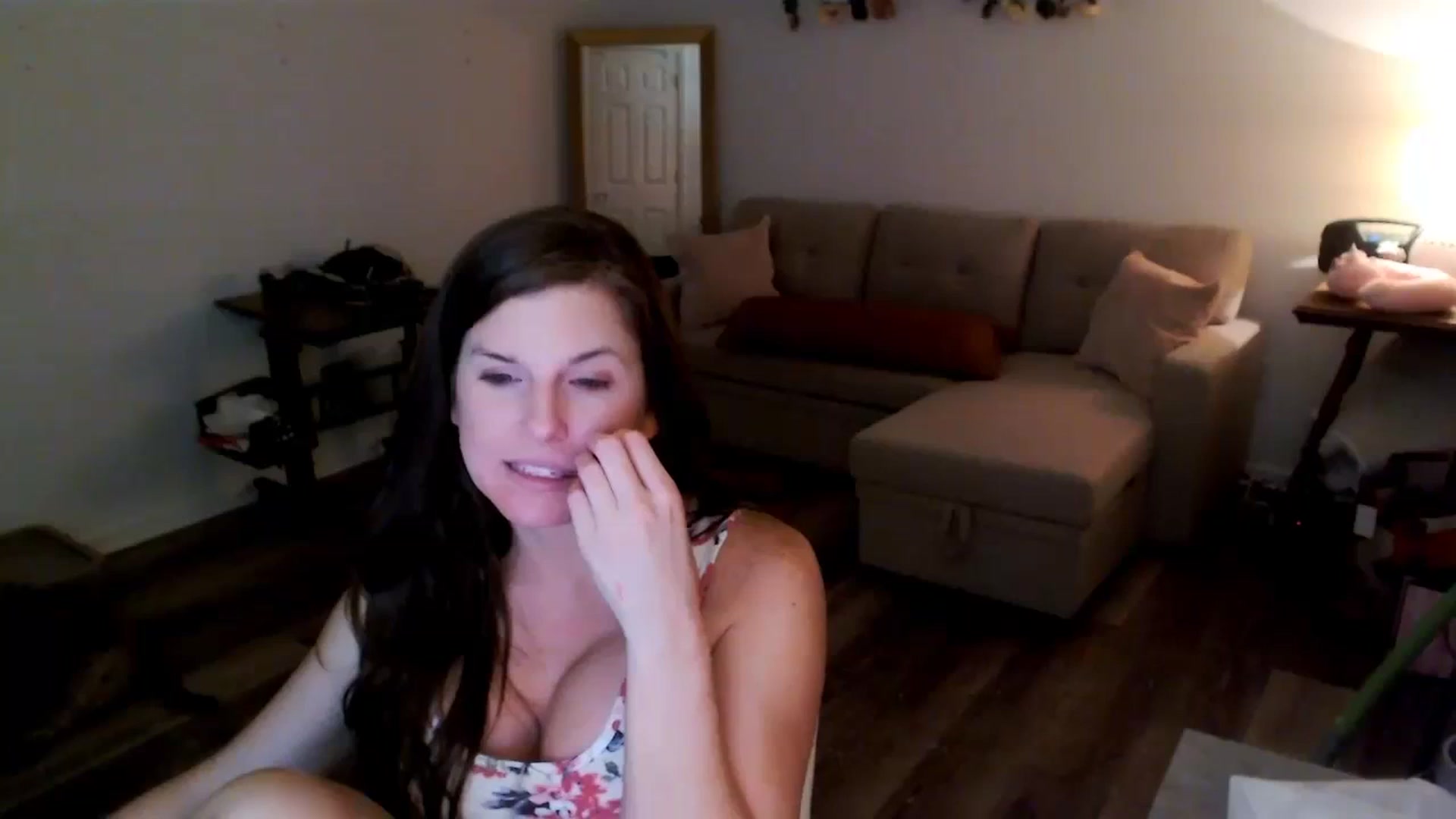 Gallery image thumbnail from Anna__Online's myfreecams stream on, 04/09/2024, 03:16 image 17 of 20