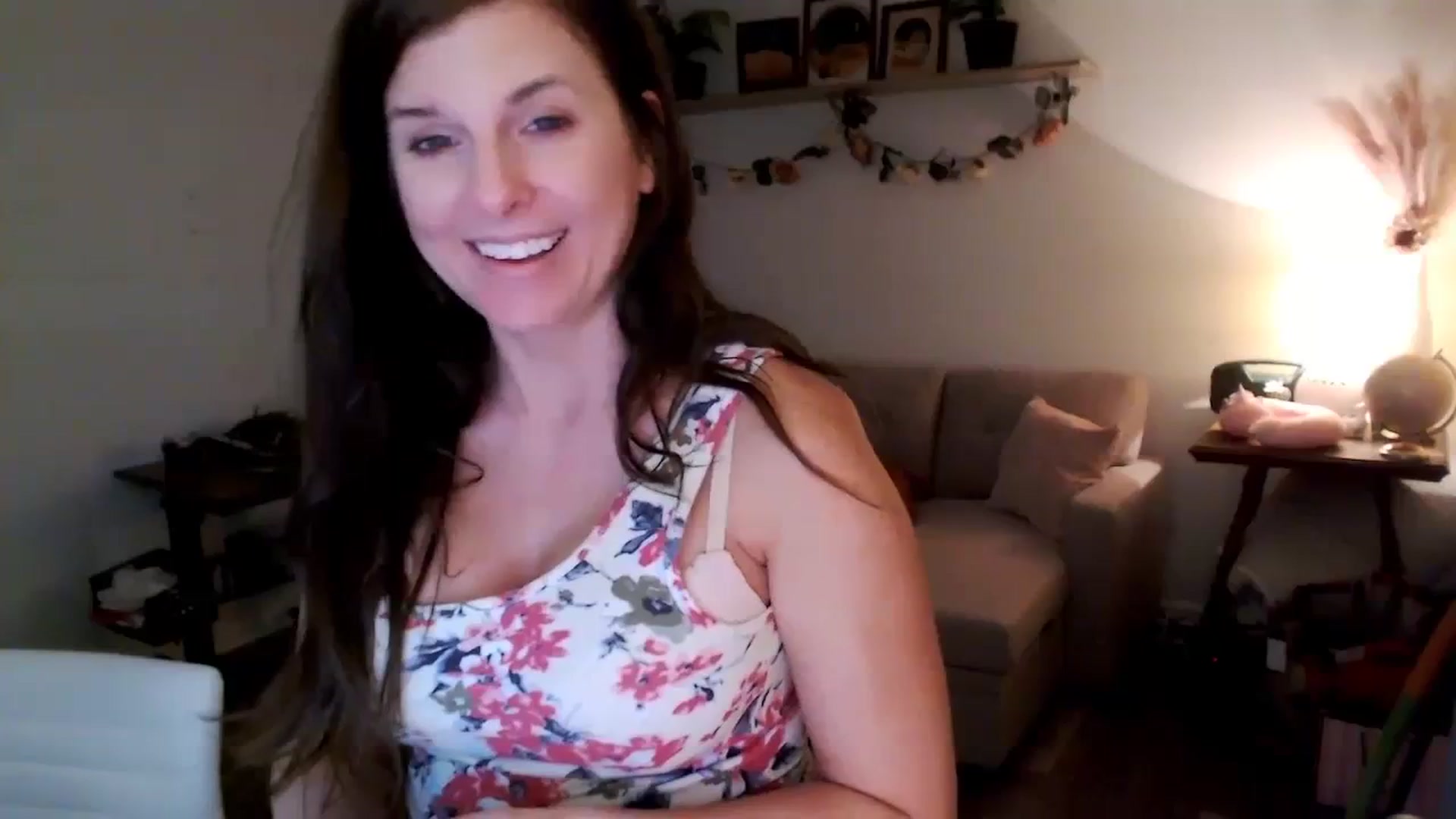 Gallery image thumbnail from Anna__Online's myfreecams stream on, 04/09/2024, 03:16 image 12 of 20