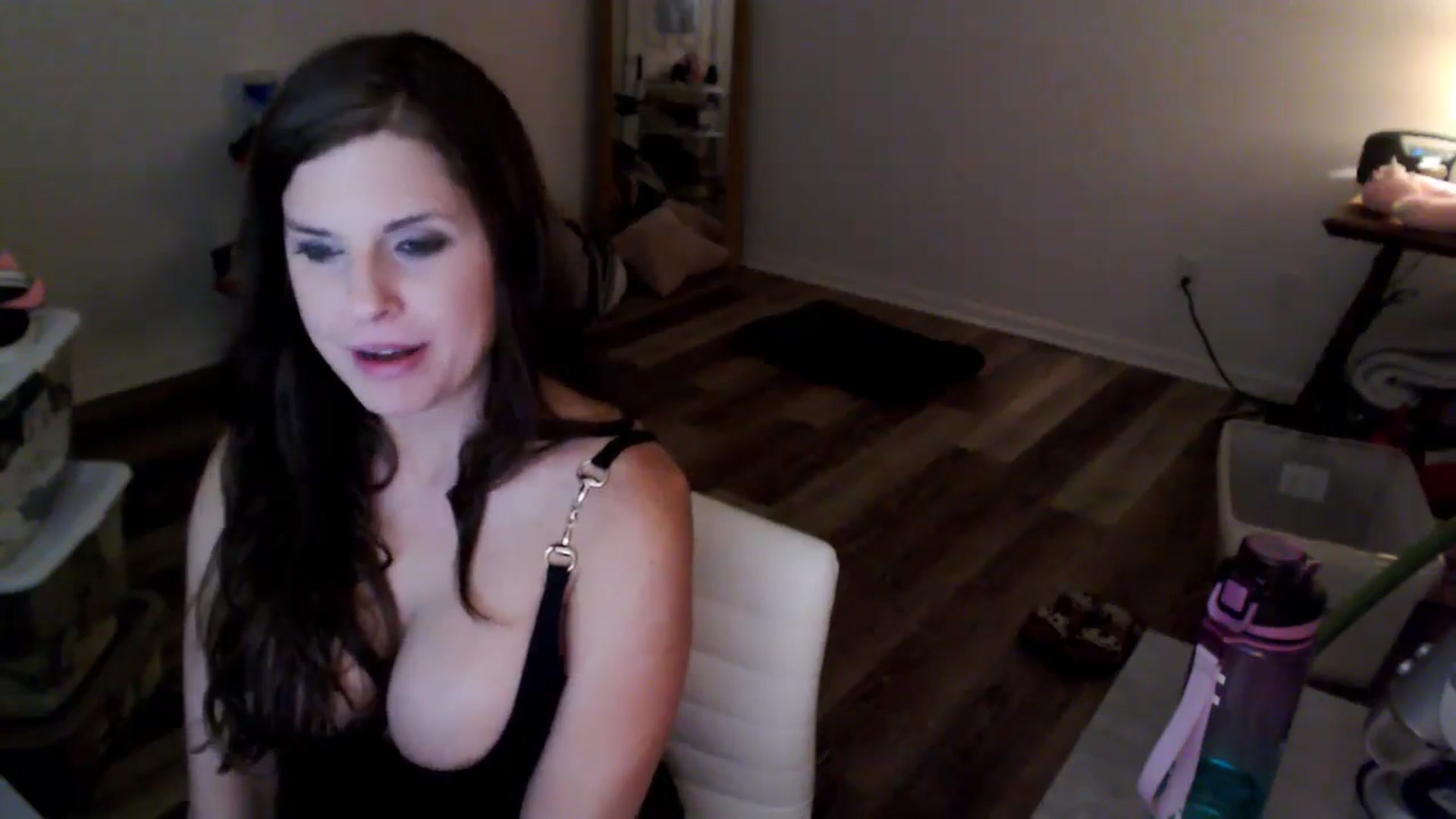 Gallery image thumbnail from Anna__Online's myfreecams stream on, 04/26/2024, 03:54 image 16 of 20