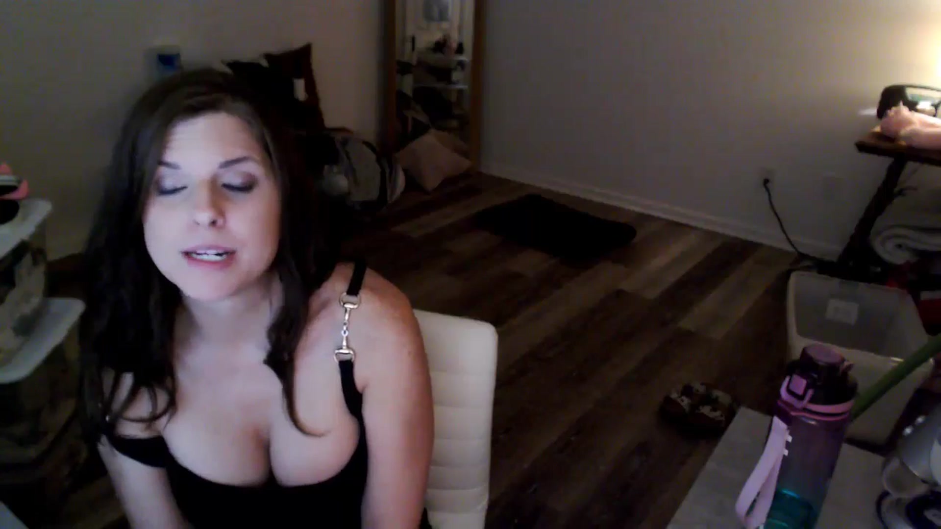Gallery image thumbnail from Anna__Online's myfreecams stream on, 04/26/2024, 03:54 image 17 of 20