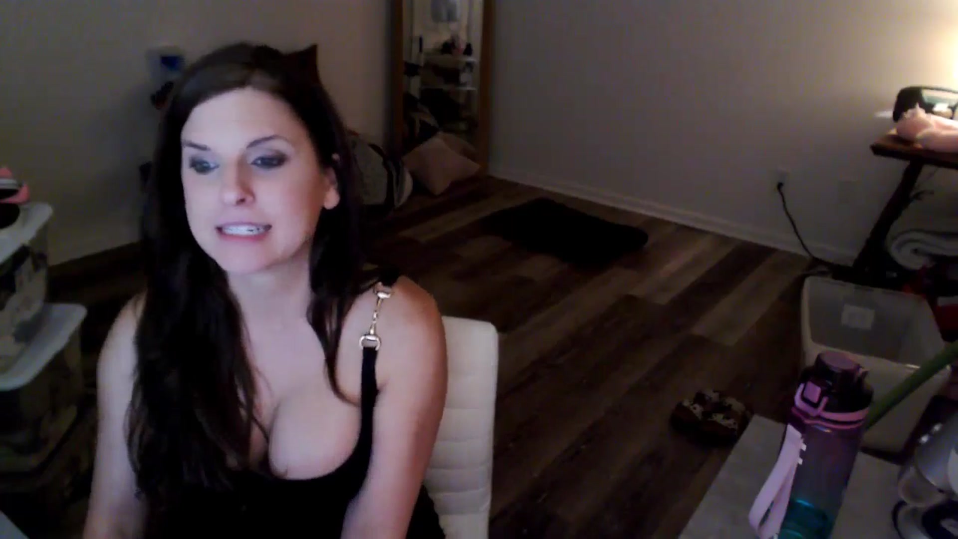 Gallery image thumbnail from Anna__Online's myfreecams stream on, 04/26/2024, 03:54 image 18 of 20