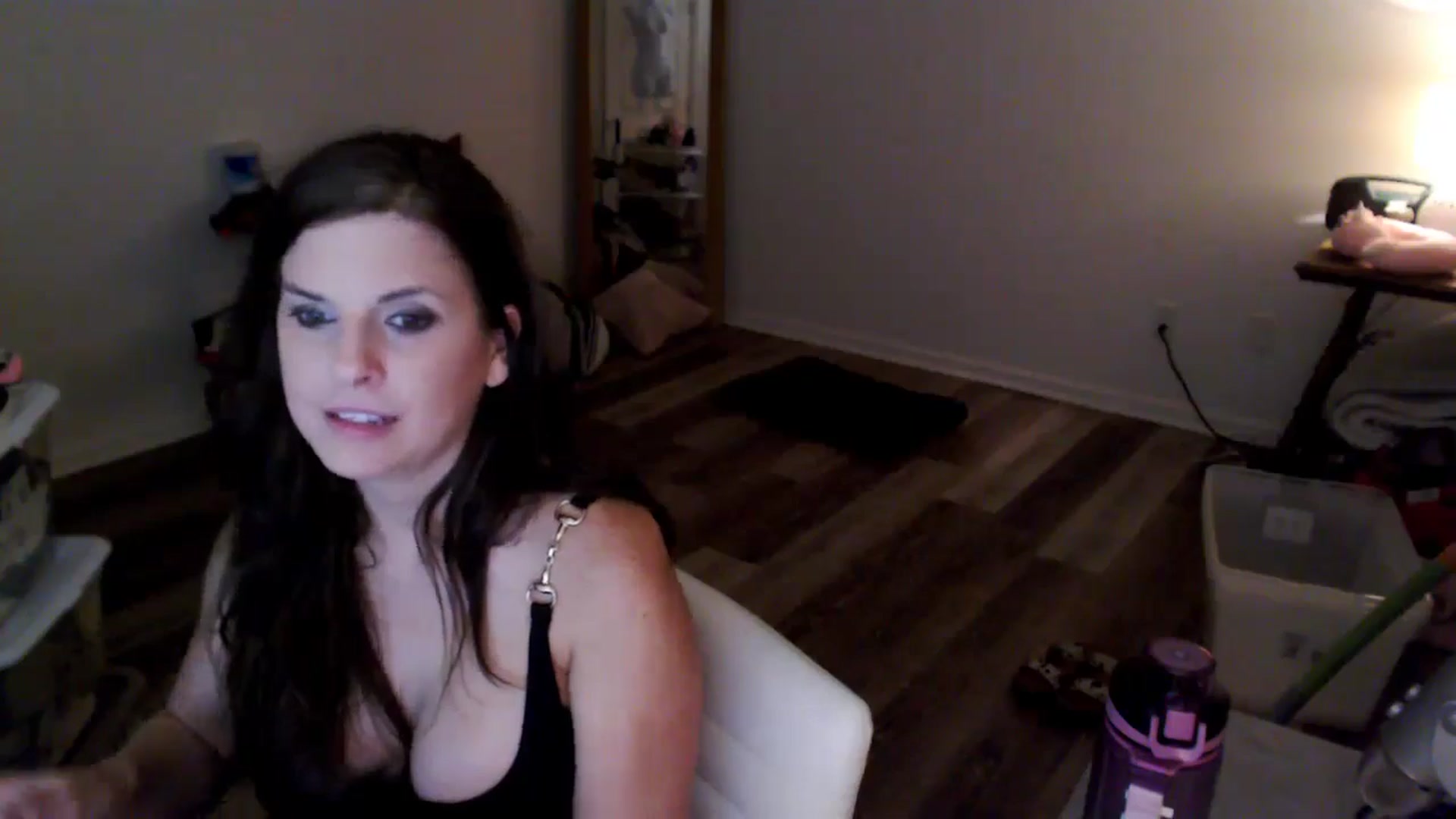 Gallery image thumbnail from Anna__Online's myfreecams stream on, 04/26/2024, 03:54 image 12 of 20