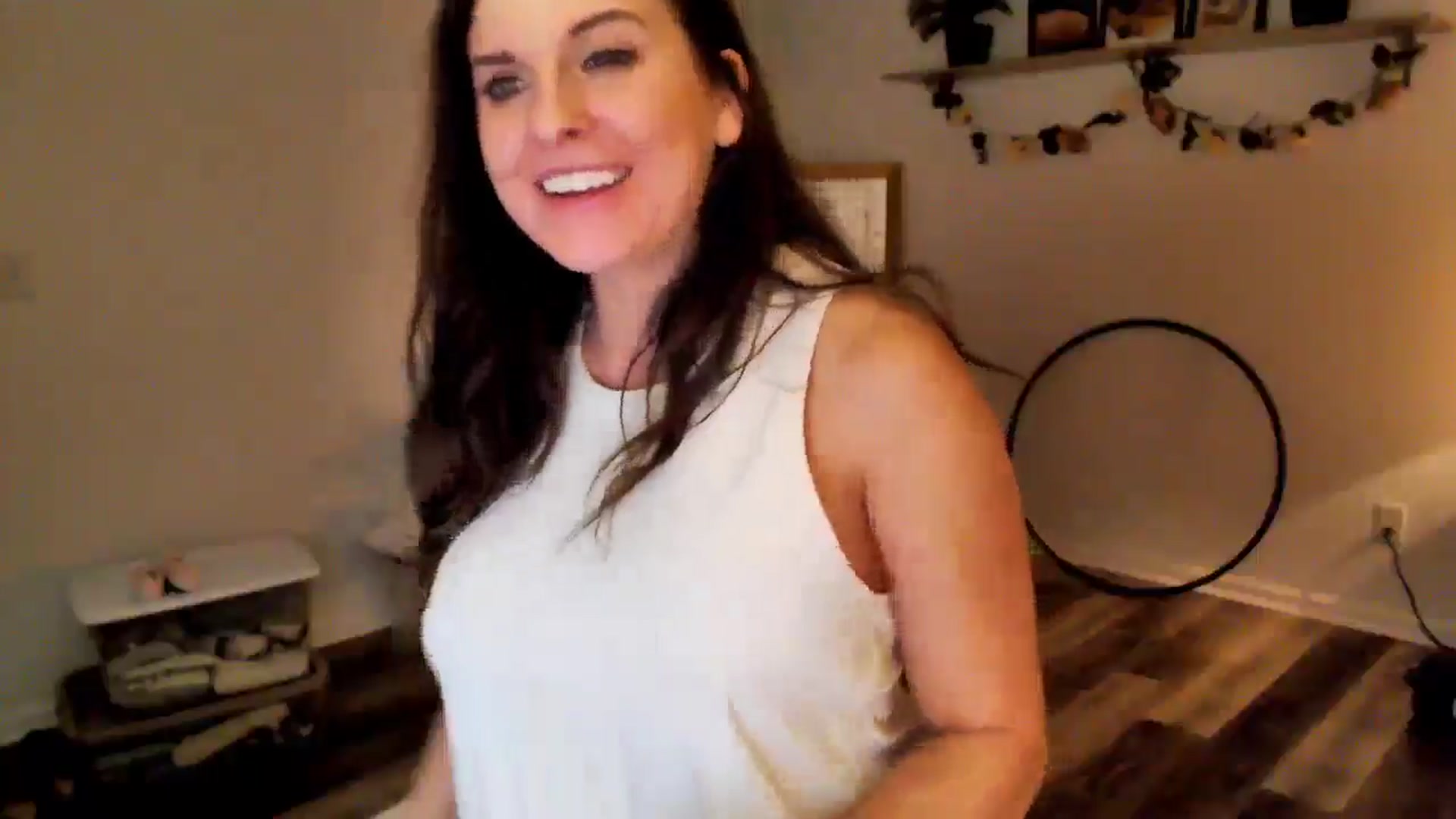 Gallery image thumbnail from Anna__Online's myfreecams stream on, 05/09/2024, 02:39 image 10 of 20
