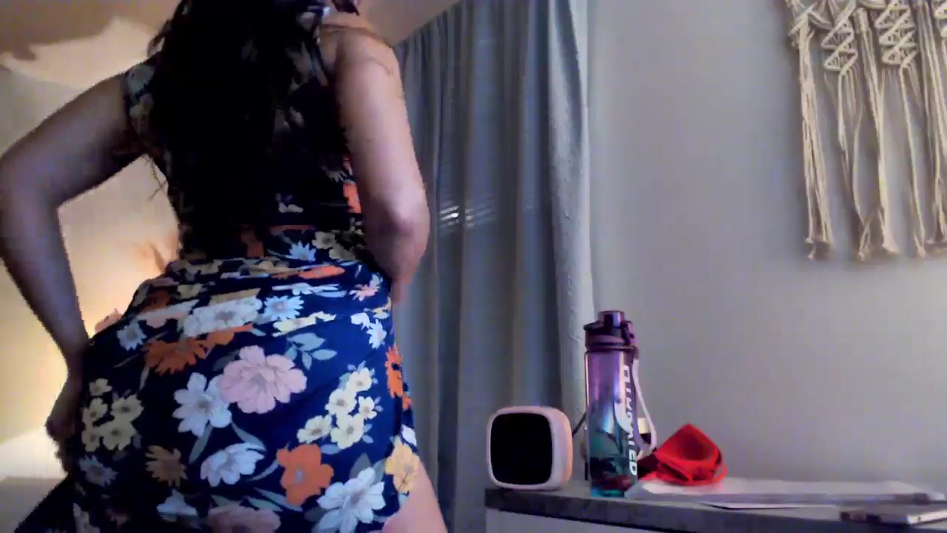 Gallery image thumbnail from Anna__Online's myfreecams stream on, 05/13/2024, 02:59 image 10 of 20