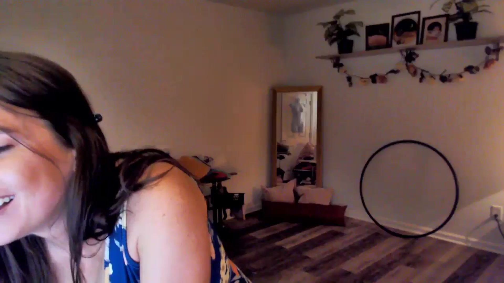 Gallery image thumbnail from Anna__Online's myfreecams stream on, 05/13/2024, 02:59 image 16 of 20