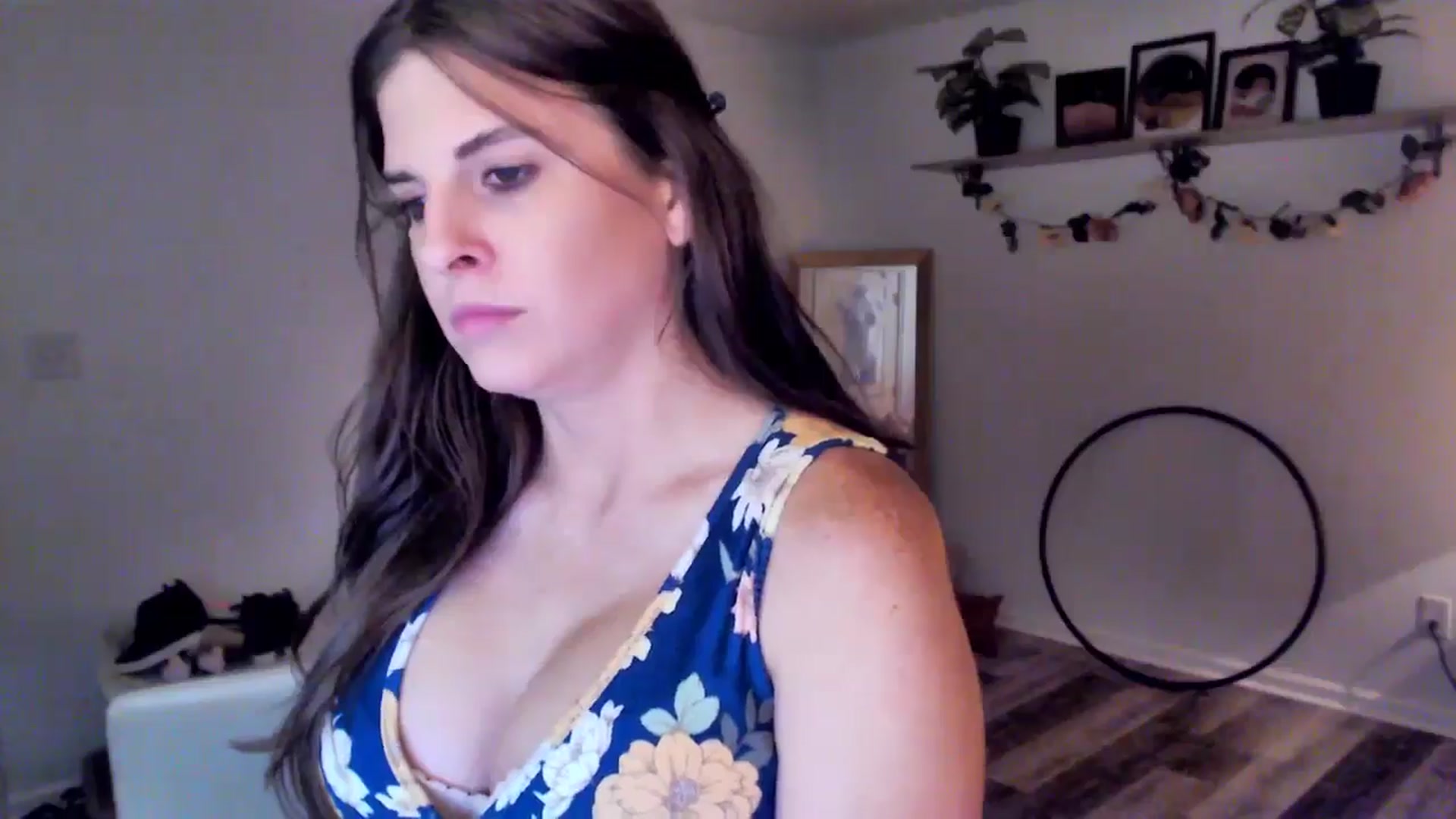 Gallery image thumbnail from Anna__Online's myfreecams stream on, 05/13/2024, 02:59 image 15 of 20