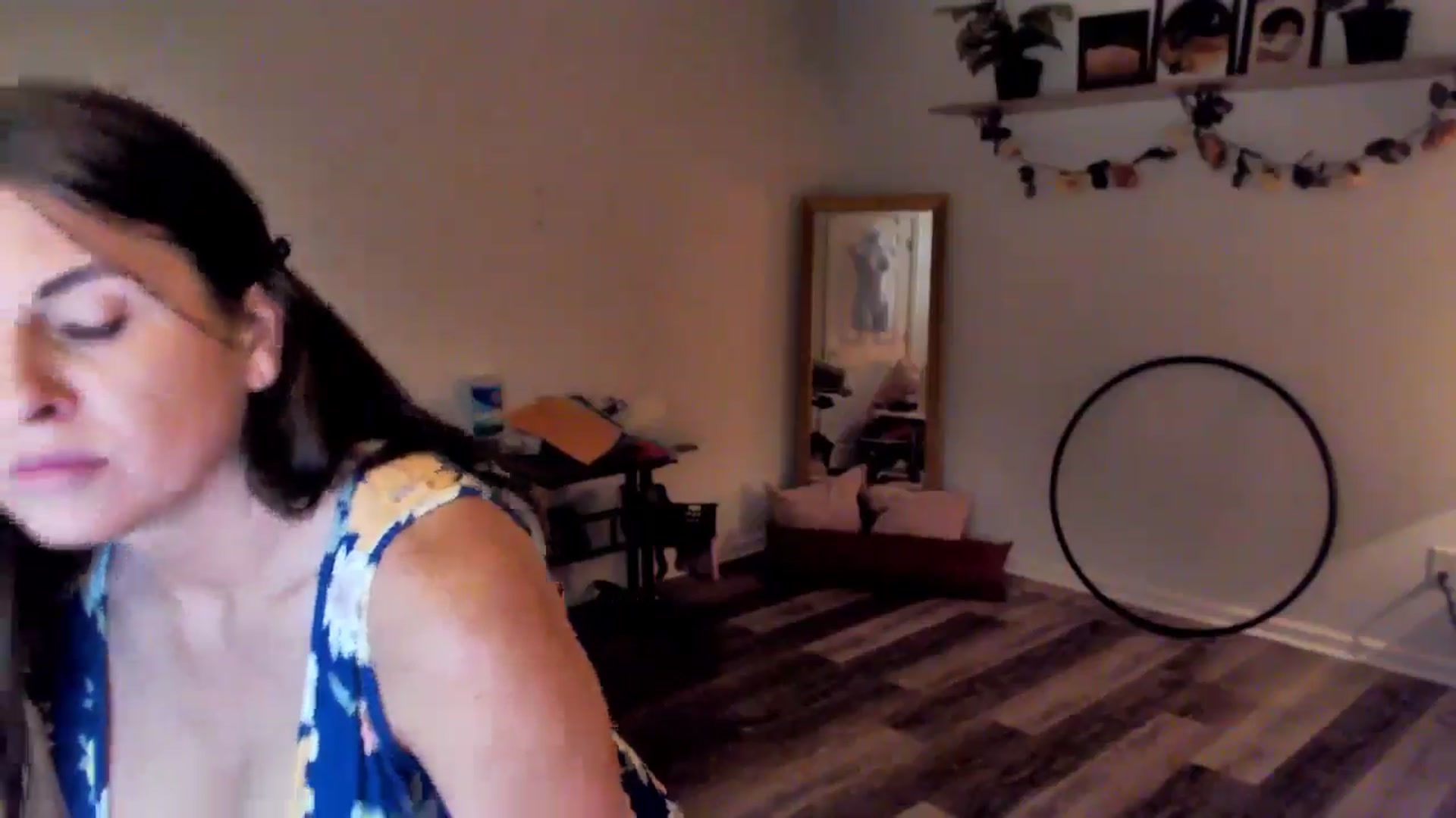 Gallery image thumbnail from Anna__Online's myfreecams stream on, 05/13/2024, 02:59 image 12 of 20