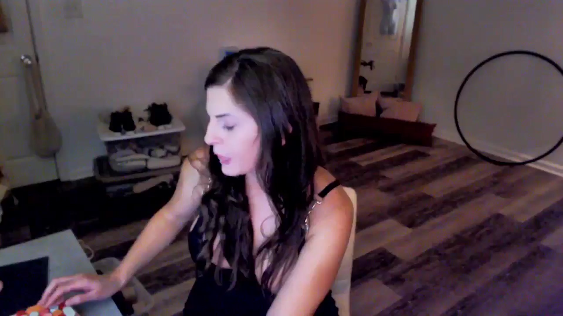 Gallery image thumbnail from Anna__Online's myfreecams stream on, 05/16/2024, 03:30 image 11 of 20